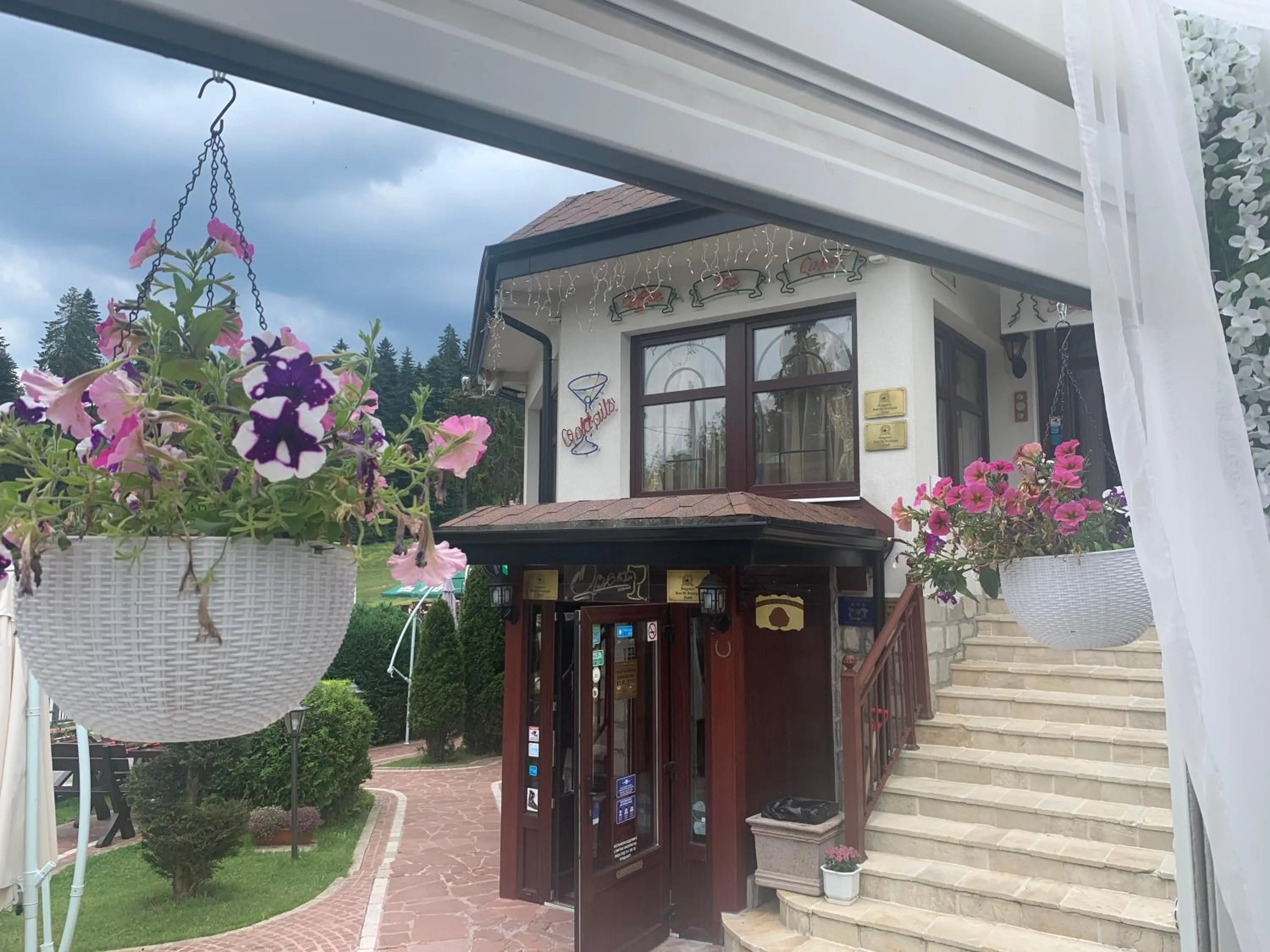 Restaurant/places to eat in Alpin Borovets, Алпин Боровец