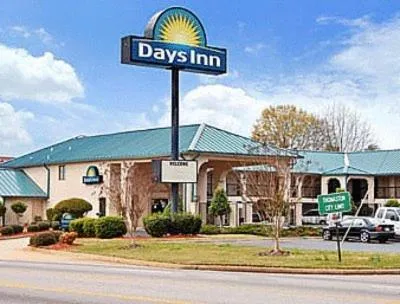 Property building in Days Inn by Wyndham Thomaston