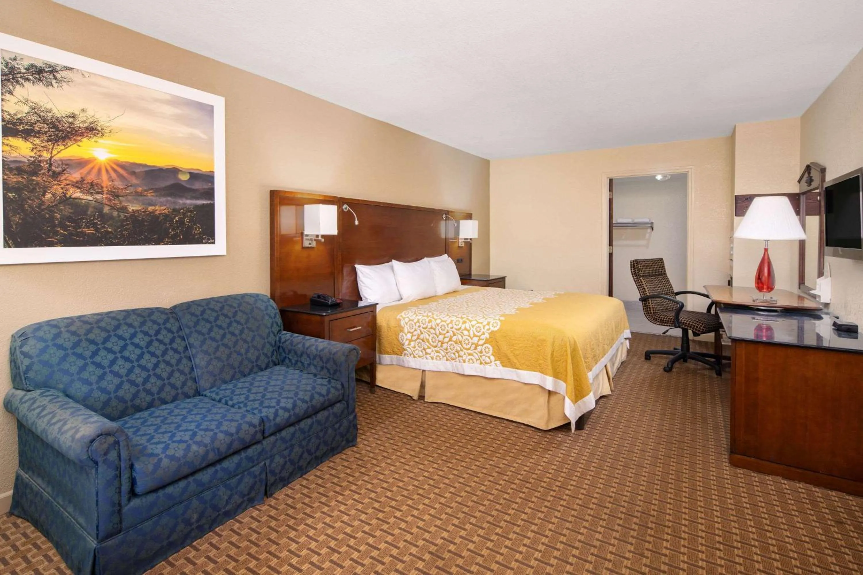 Photo of the whole room, Bed in Days Inn by Wyndham Thomaston