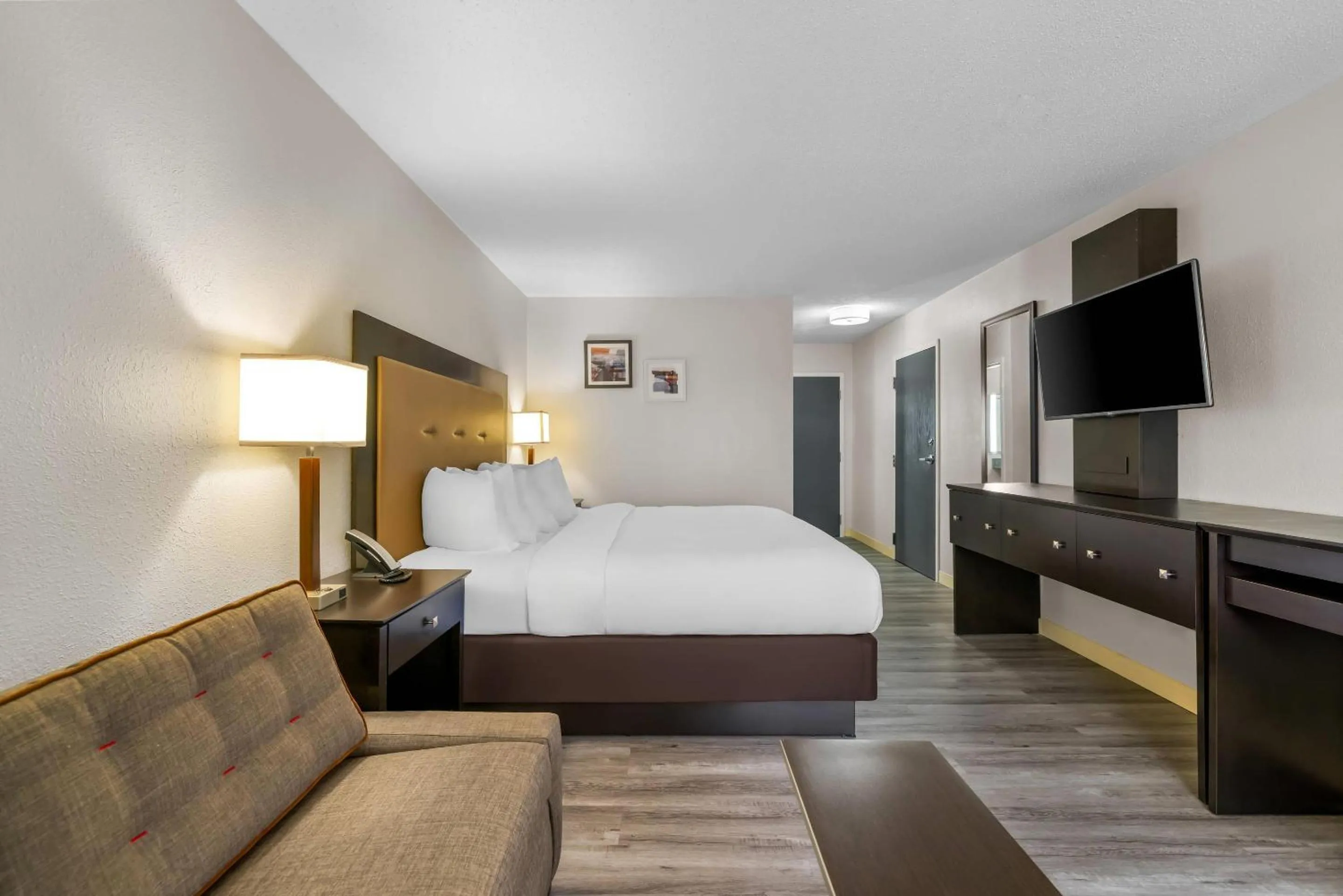 Bedroom, Bed in Quality Inn Brewerton - Syracuse Oneida Lake Area