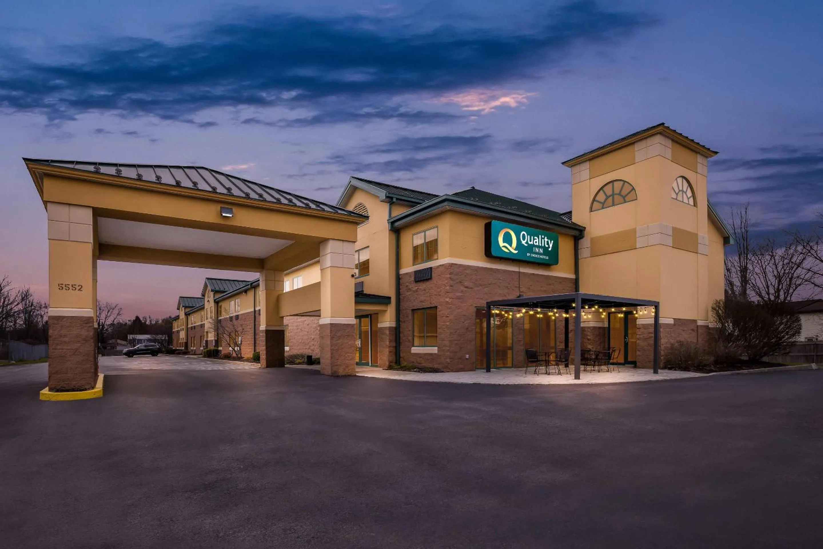 Property building in Quality Inn Brewerton - Syracuse Oneida Lake Area