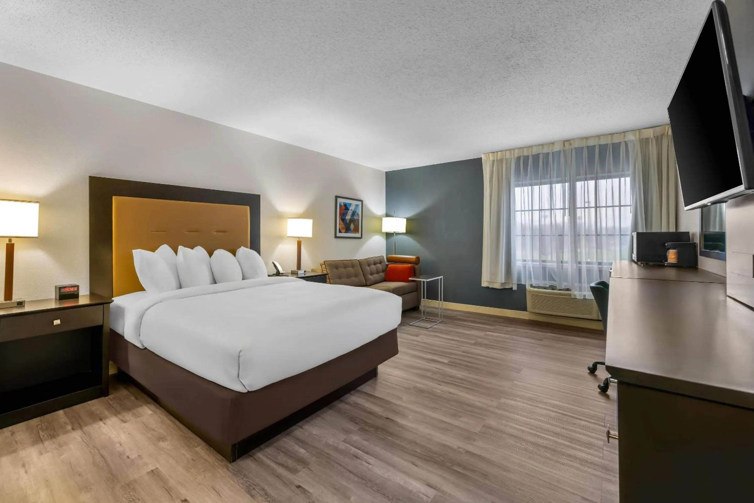 Bedroom, Bed in Quality Inn Brewerton - Syracuse Oneida Lake Area