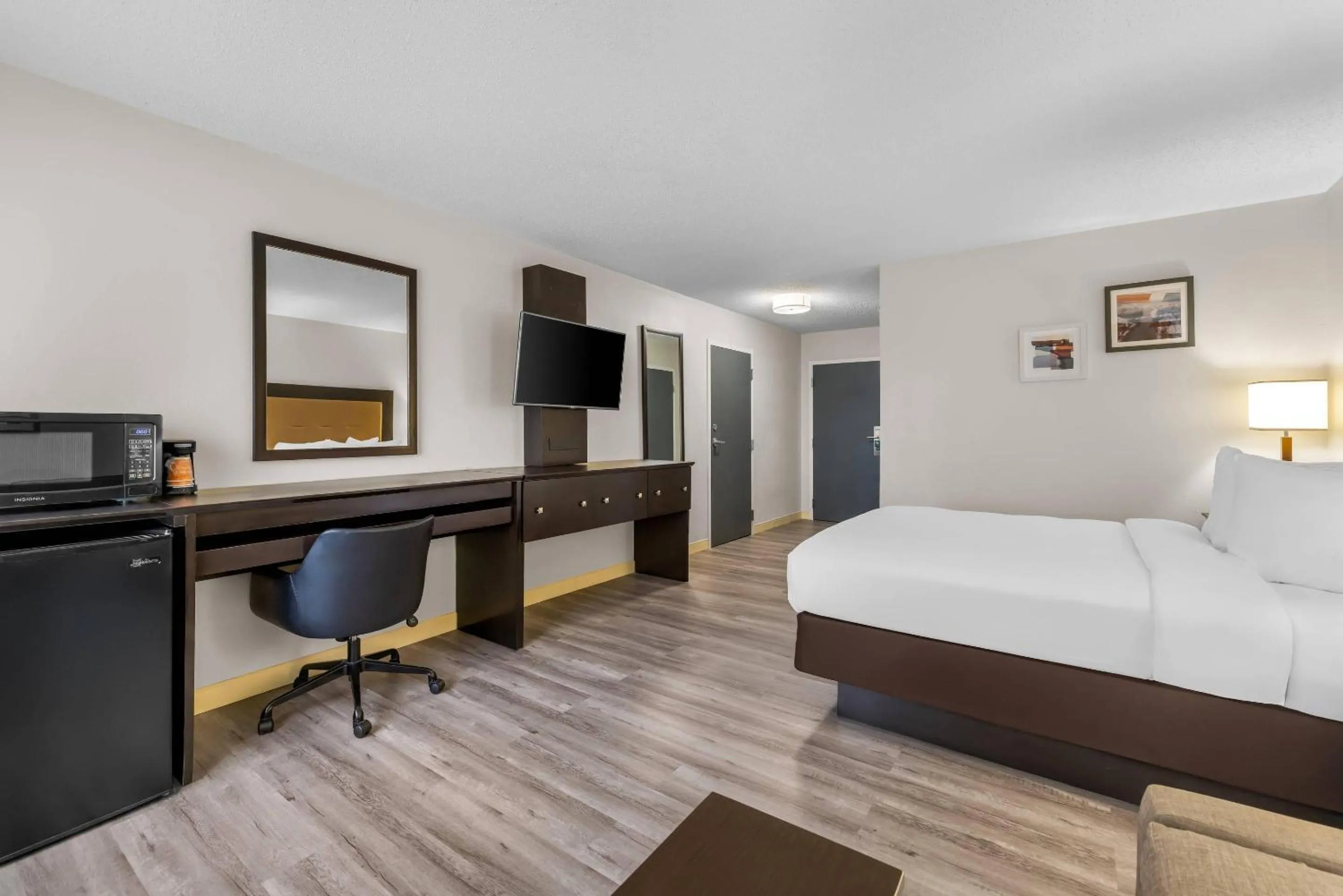 Bedroom, Bed in Quality Inn Brewerton - Syracuse Oneida Lake Area