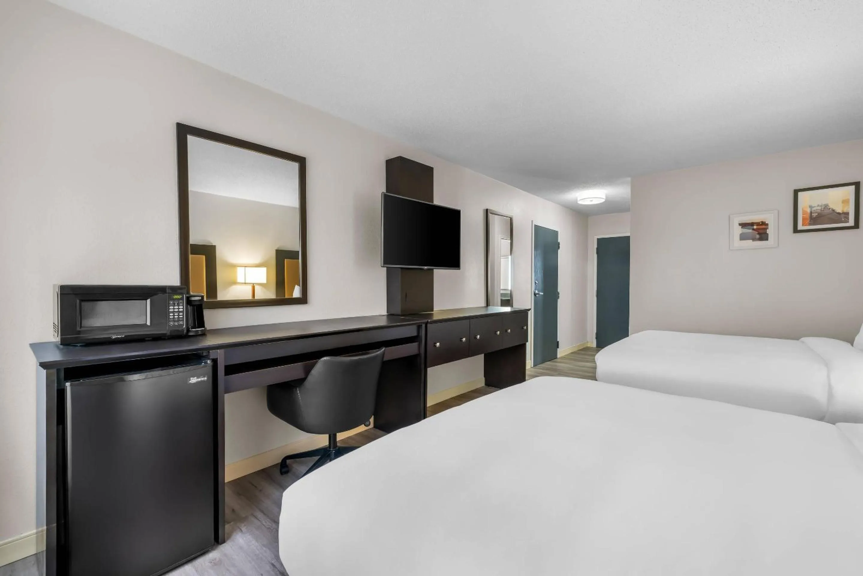 Bedroom, Bed in Quality Inn Brewerton - Syracuse Oneida Lake Area