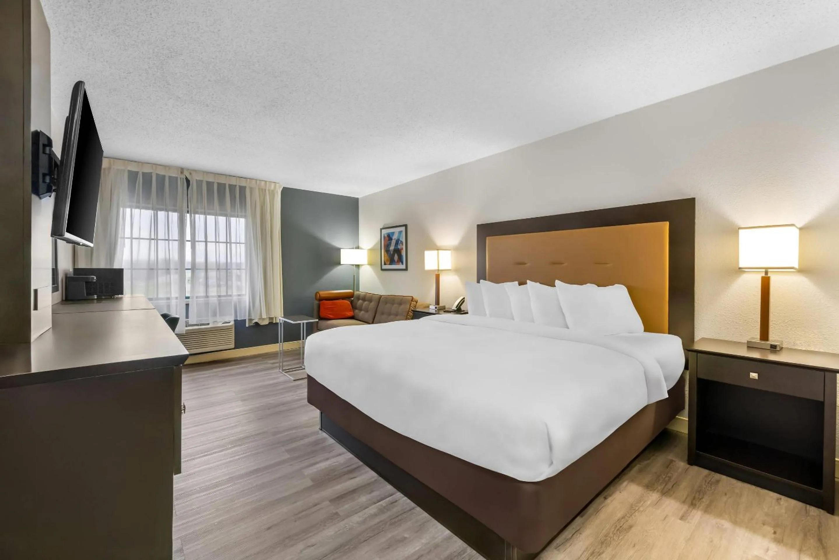 Bedroom, Bed in Quality Inn Brewerton - Syracuse Oneida Lake Area