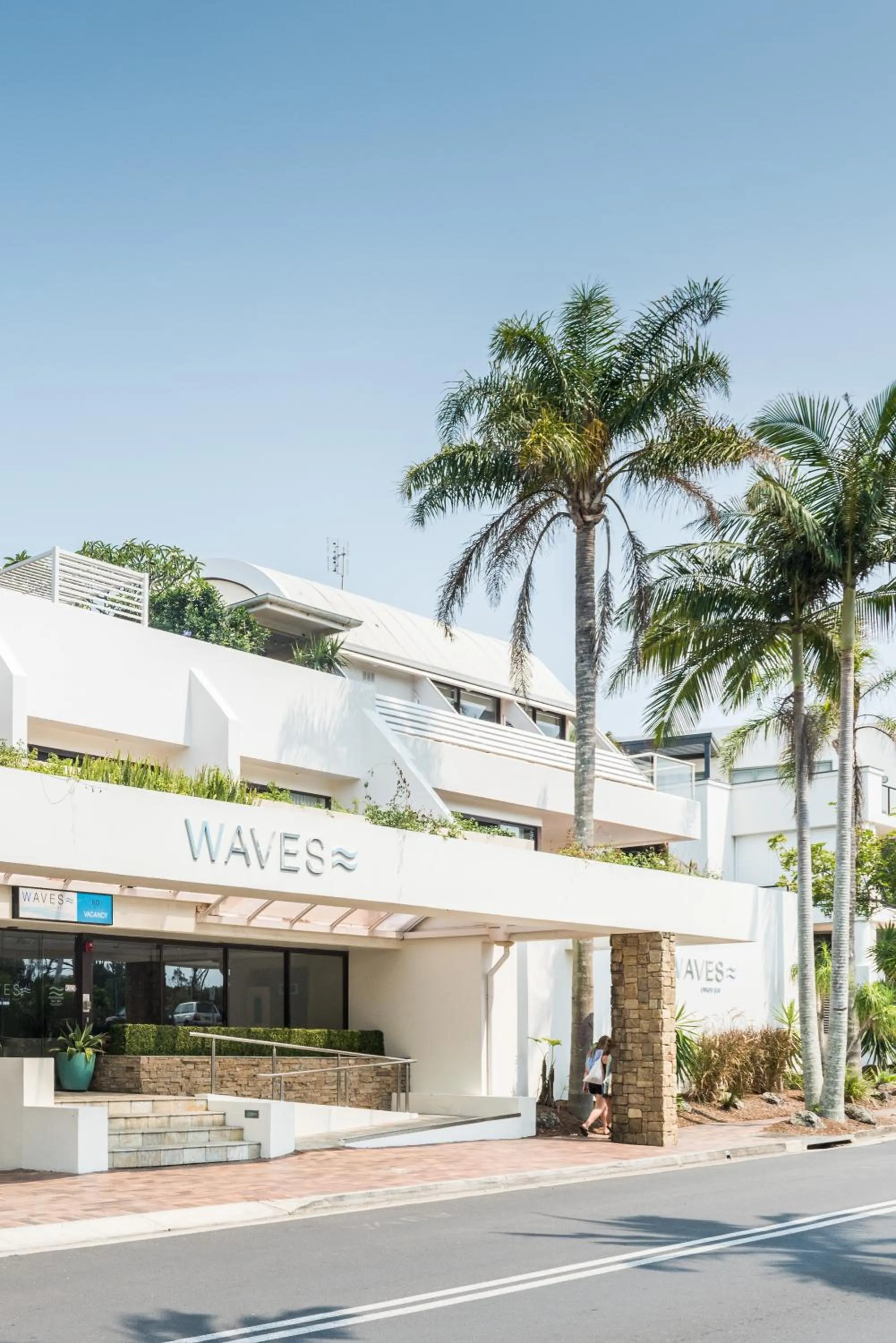 Facade/entrance in Waves Byron Bay