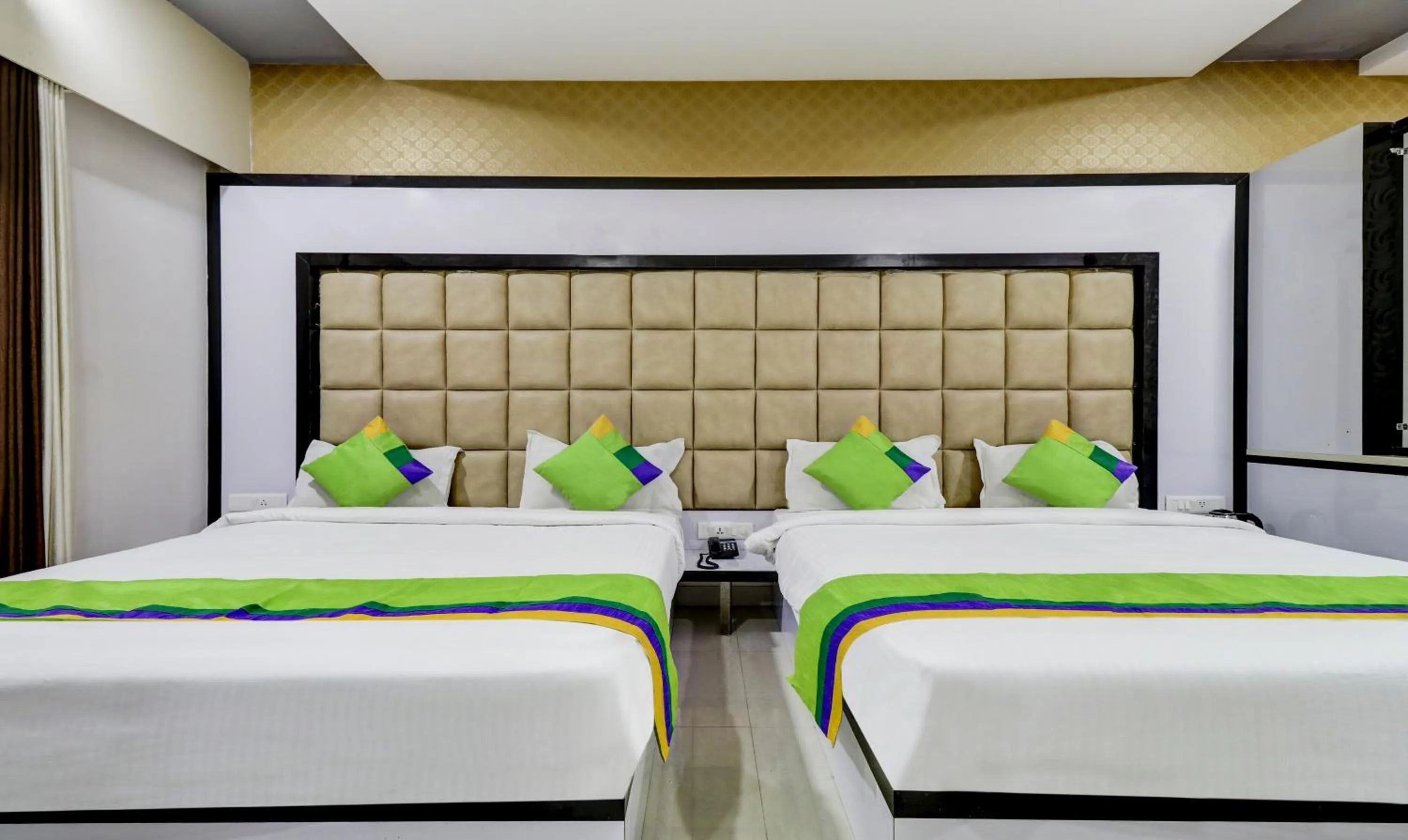 Bed in Treebo Sahara Suites 750 M From St Johns Medical College And Hospital