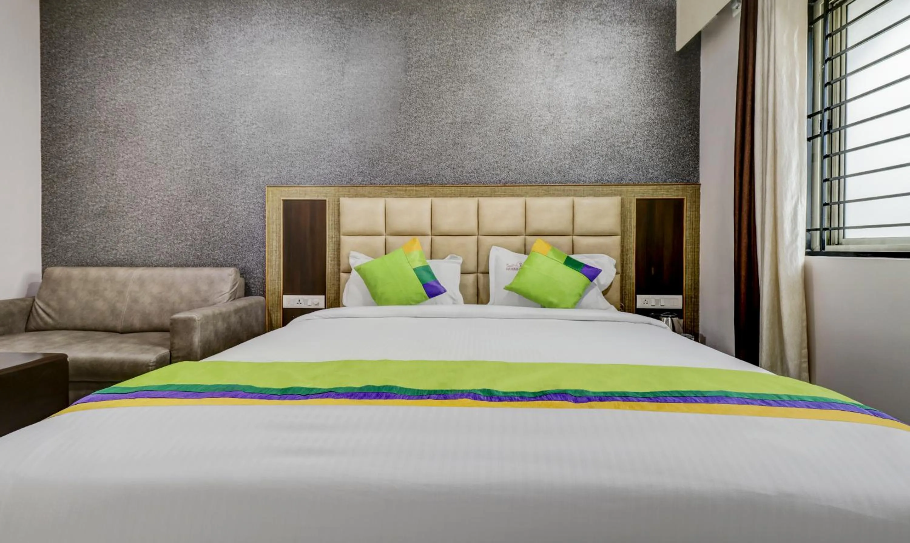 Bedroom, Bed in Treebo Sahara Suites 750 M From St Johns Medical College And Hospital