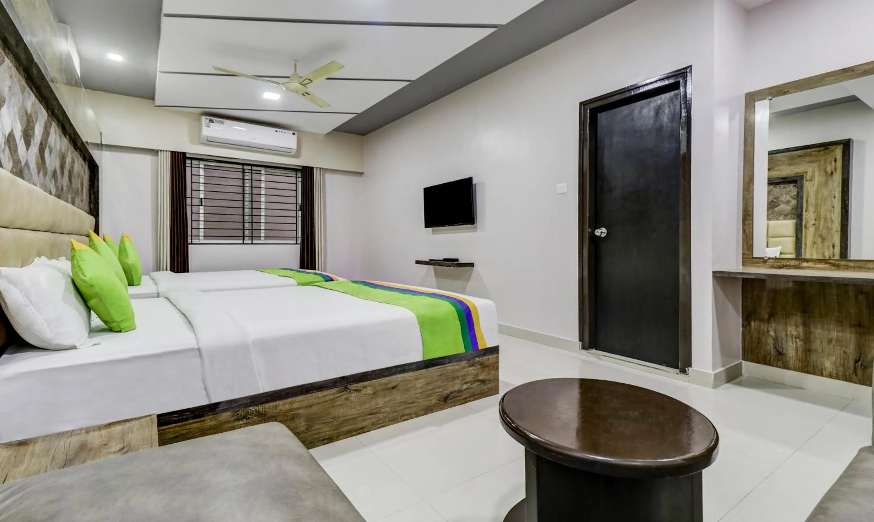 Bedroom, Bed in Treebo Sahara Suites 750 M From St Johns Medical College And Hospital