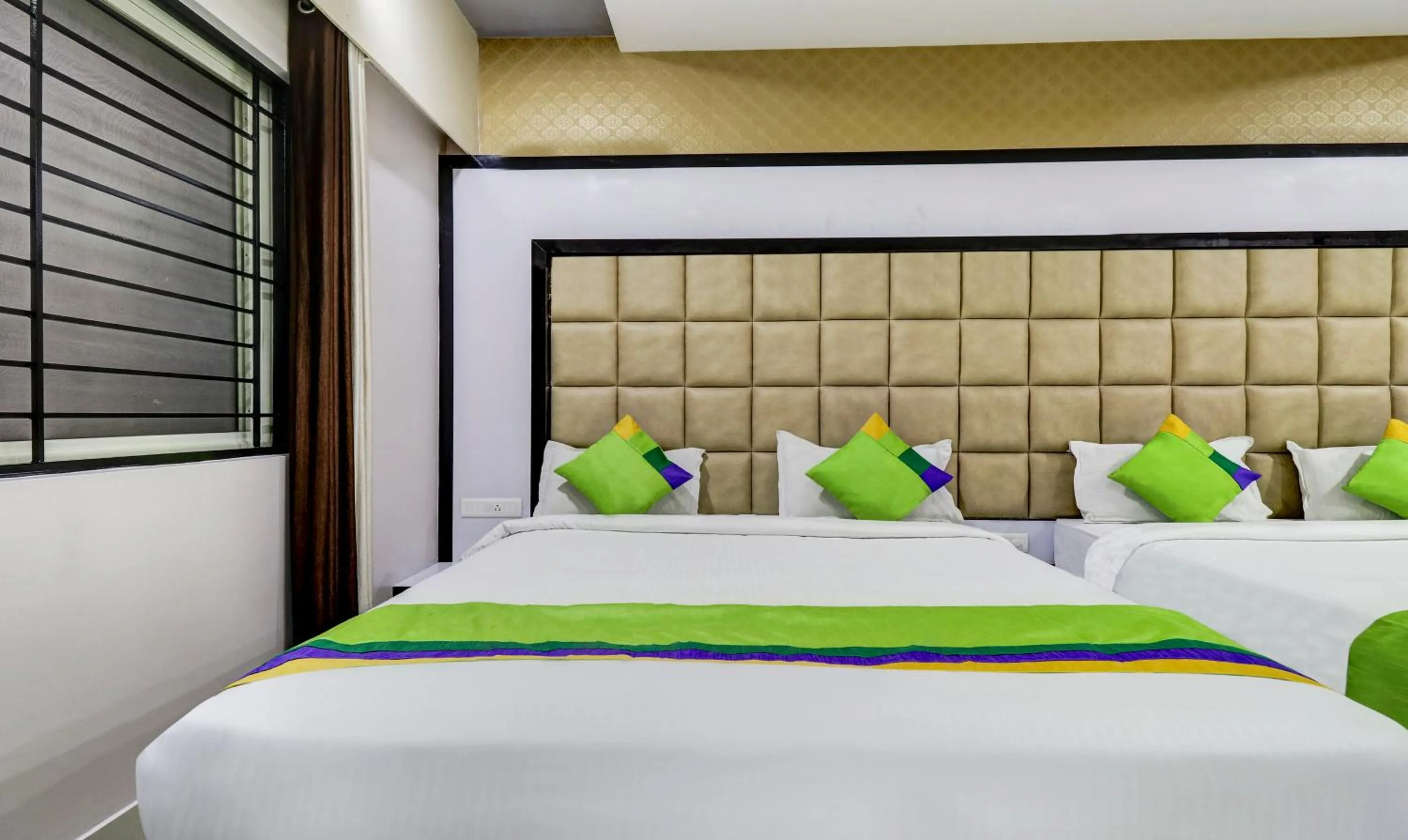 Bedroom, Bed in Treebo Sahara Suites 750 M From St Johns Medical College And Hospital