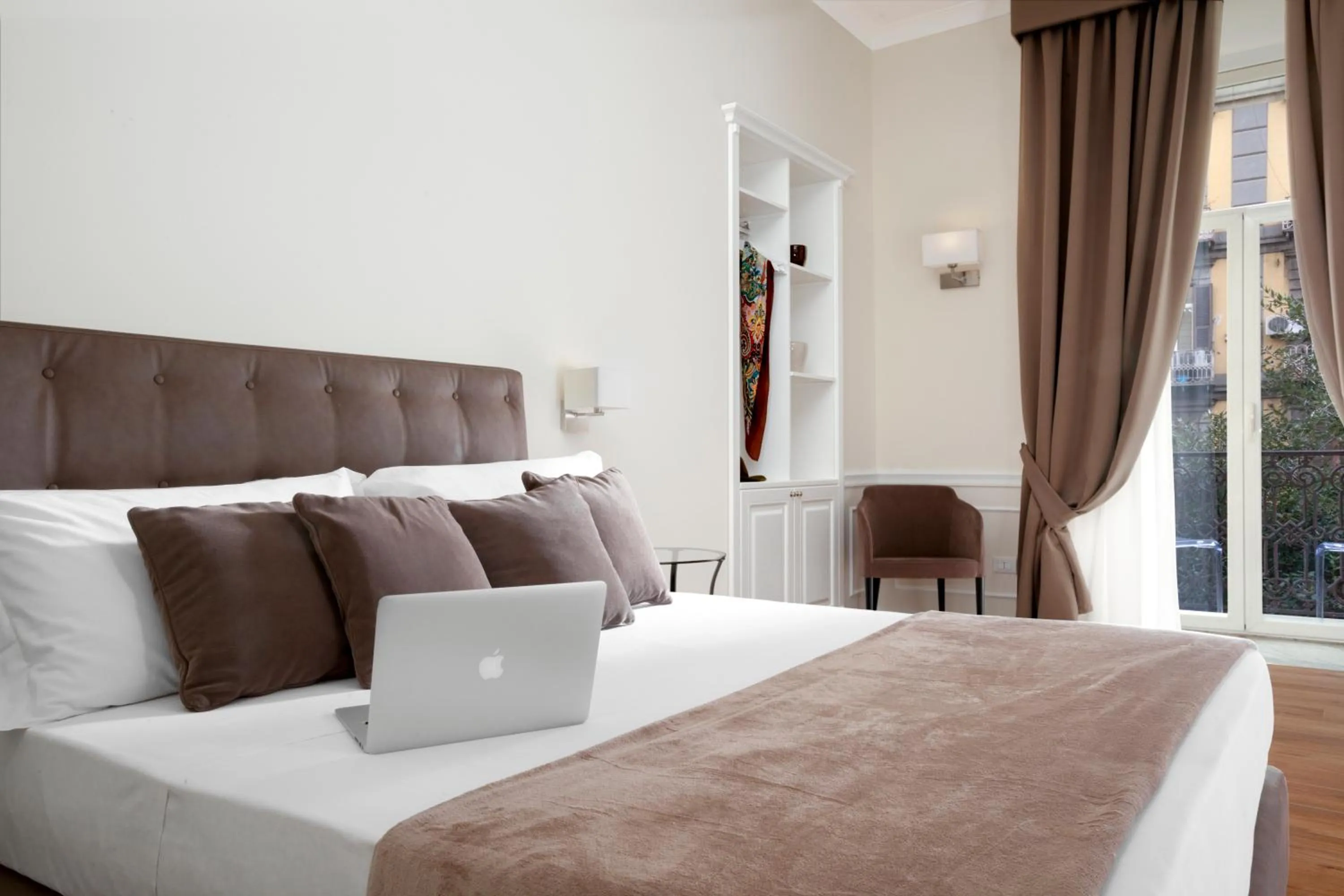 Bedroom, Bed in La Fontanina Suites