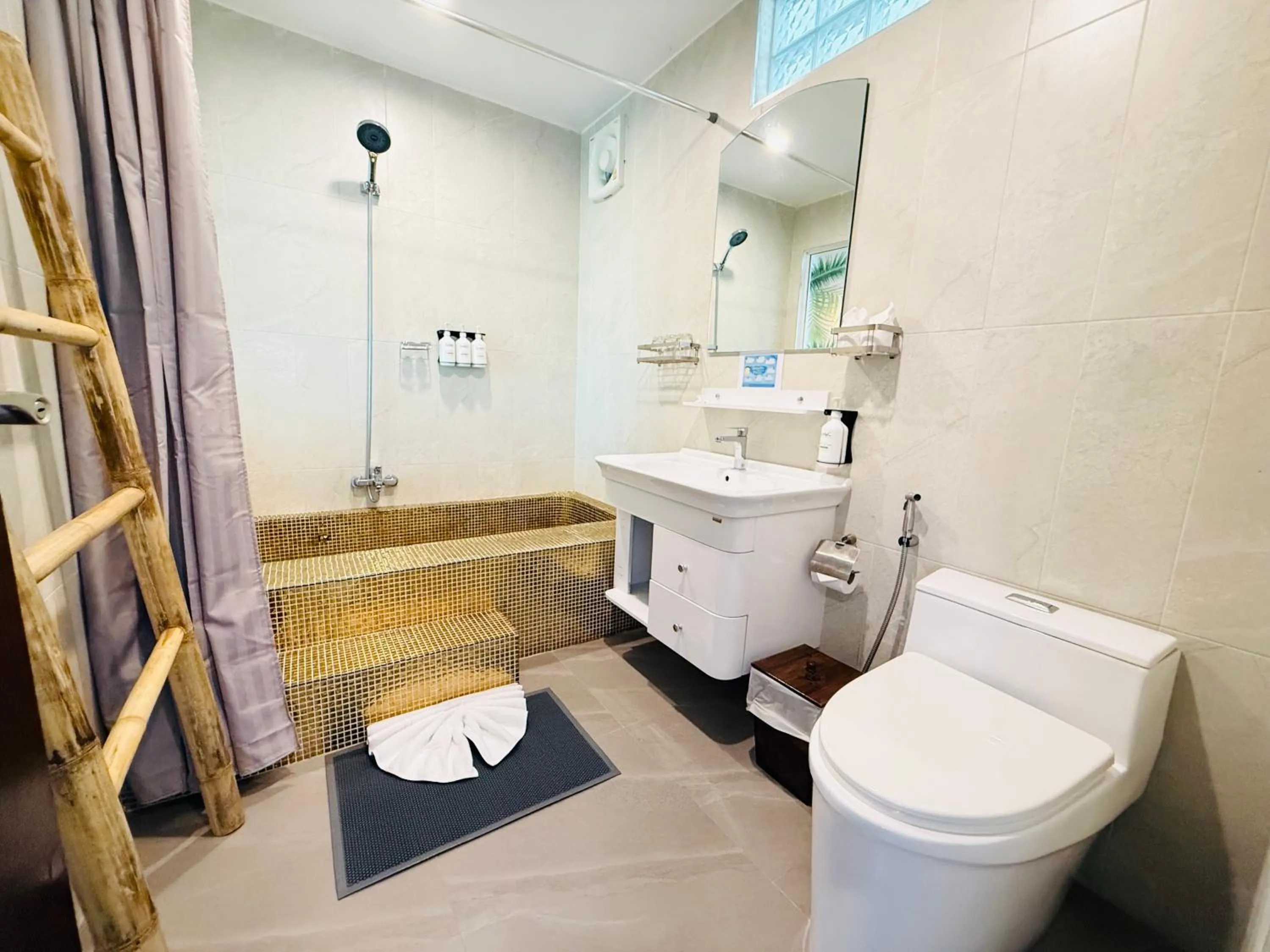 Toilet in Arawan Beach Resort Krabi