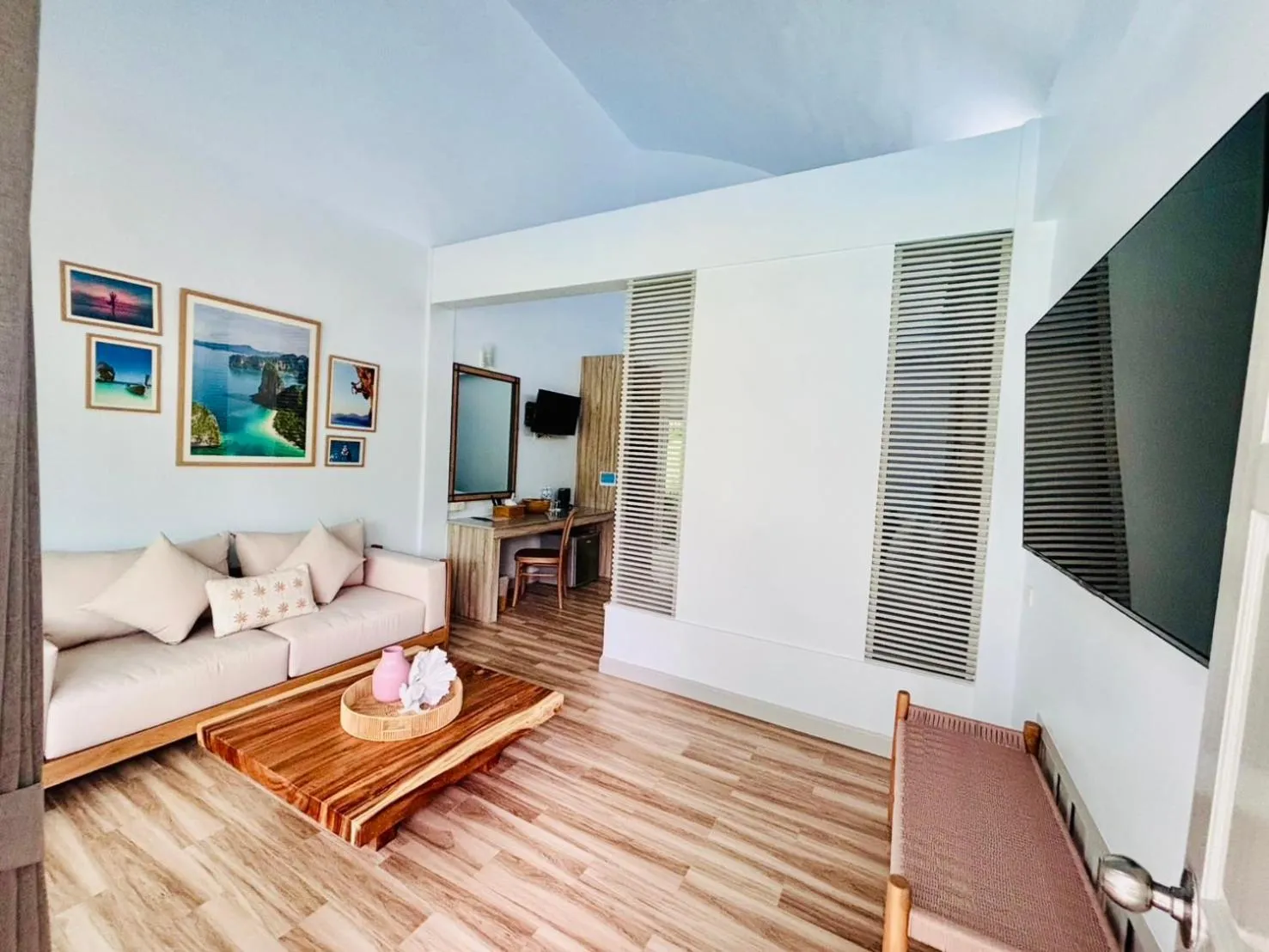 Communal lounge/ TV room in Arawan Beach Resort Krabi