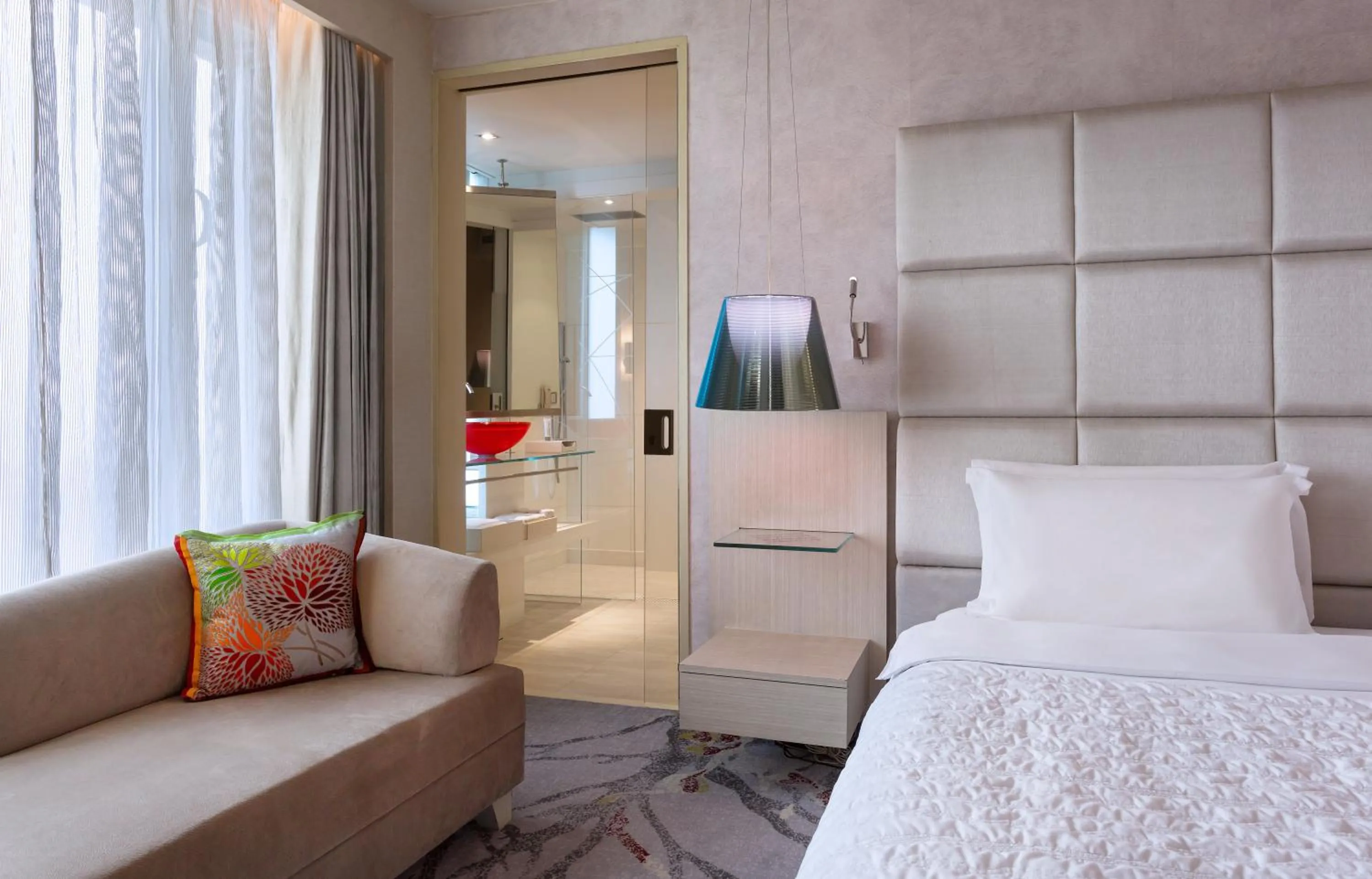 Bed in Le Meridien Gurgaon, Delhi NCR