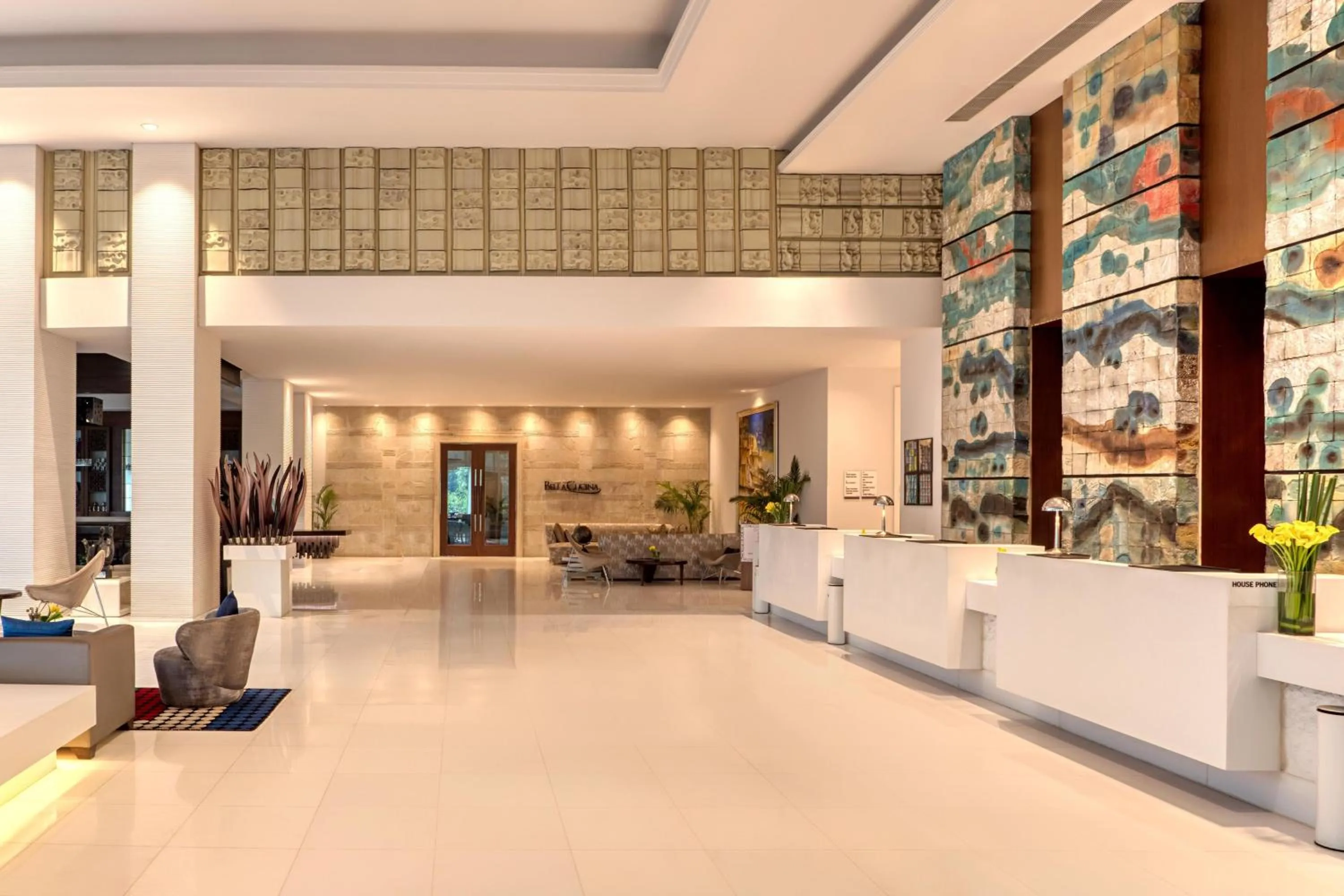 Lobby or reception in Le Meridien Gurgaon, Delhi NCR