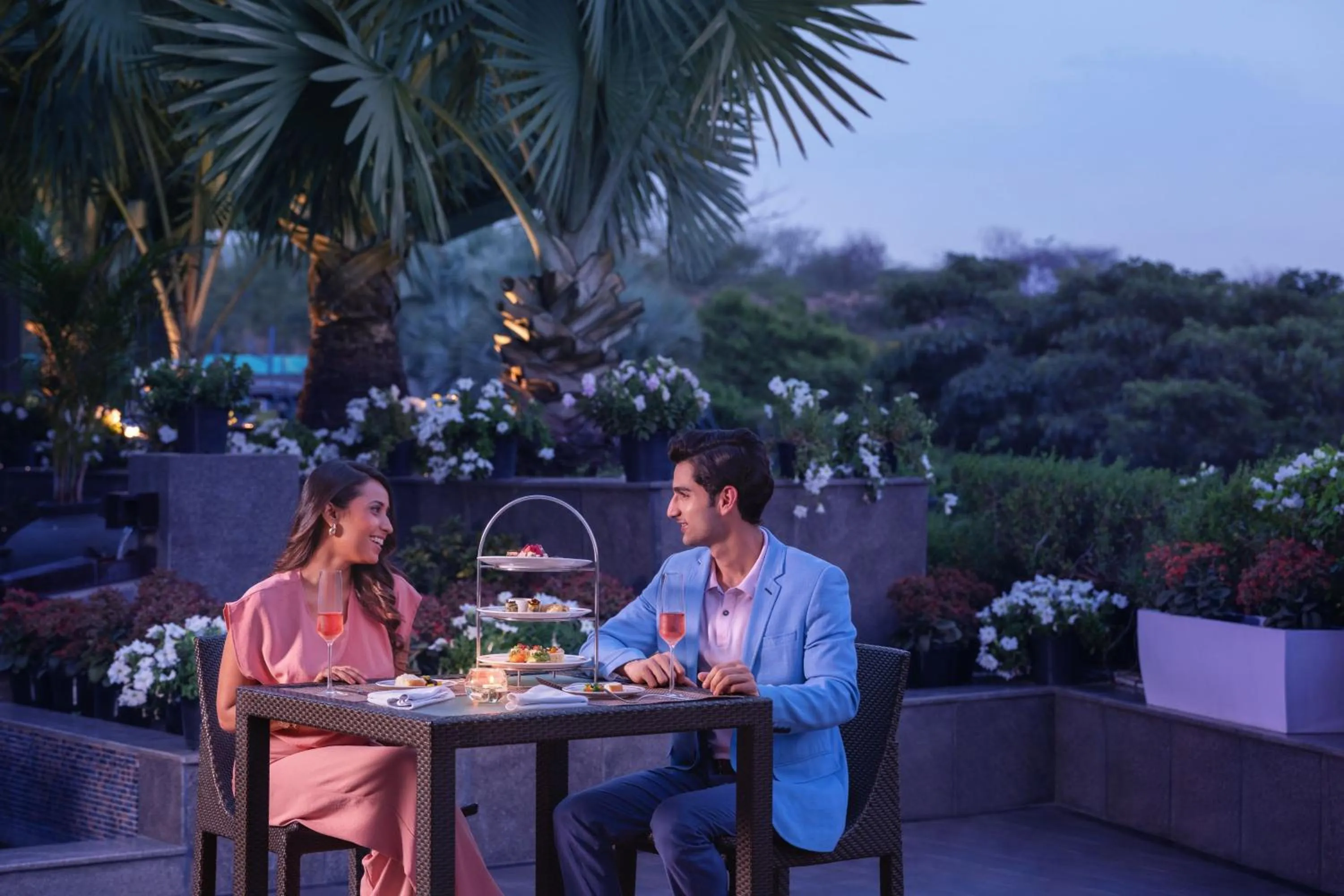 Restaurant/places to eat in Le Meridien Gurgaon, Delhi NCR