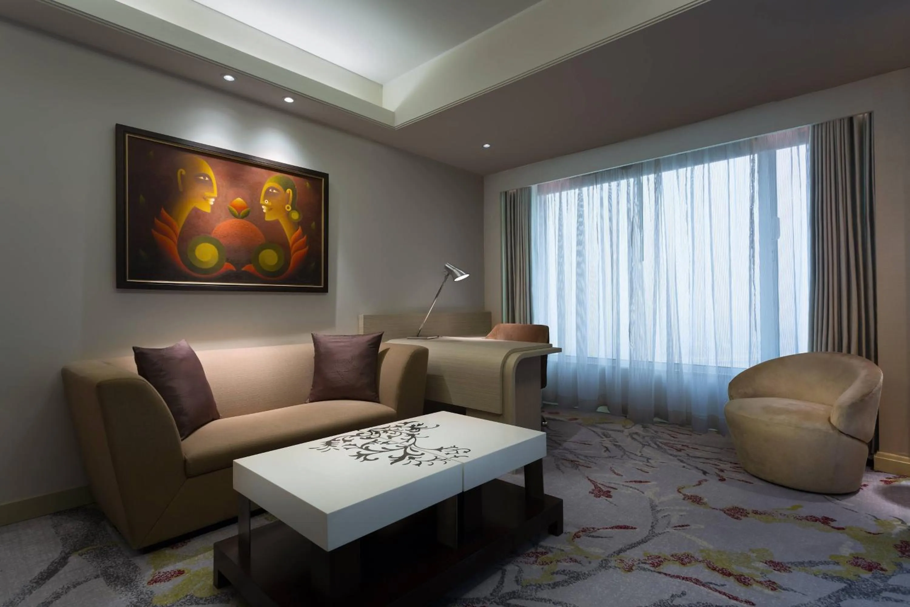 Photo of the whole room in Le Meridien Gurgaon, Delhi NCR