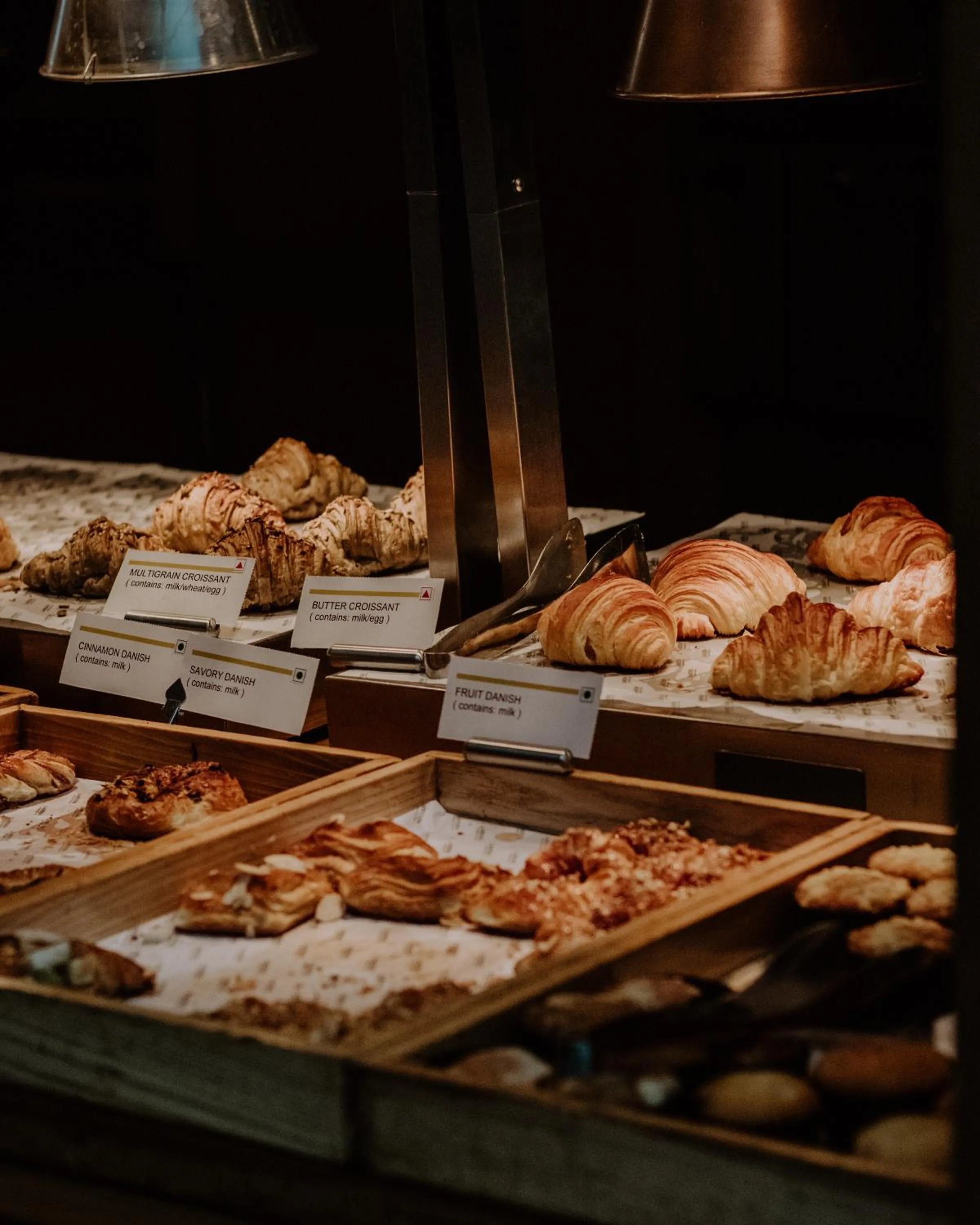 Restaurant/places to eat in Le Meridien Gurgaon, Delhi NCR