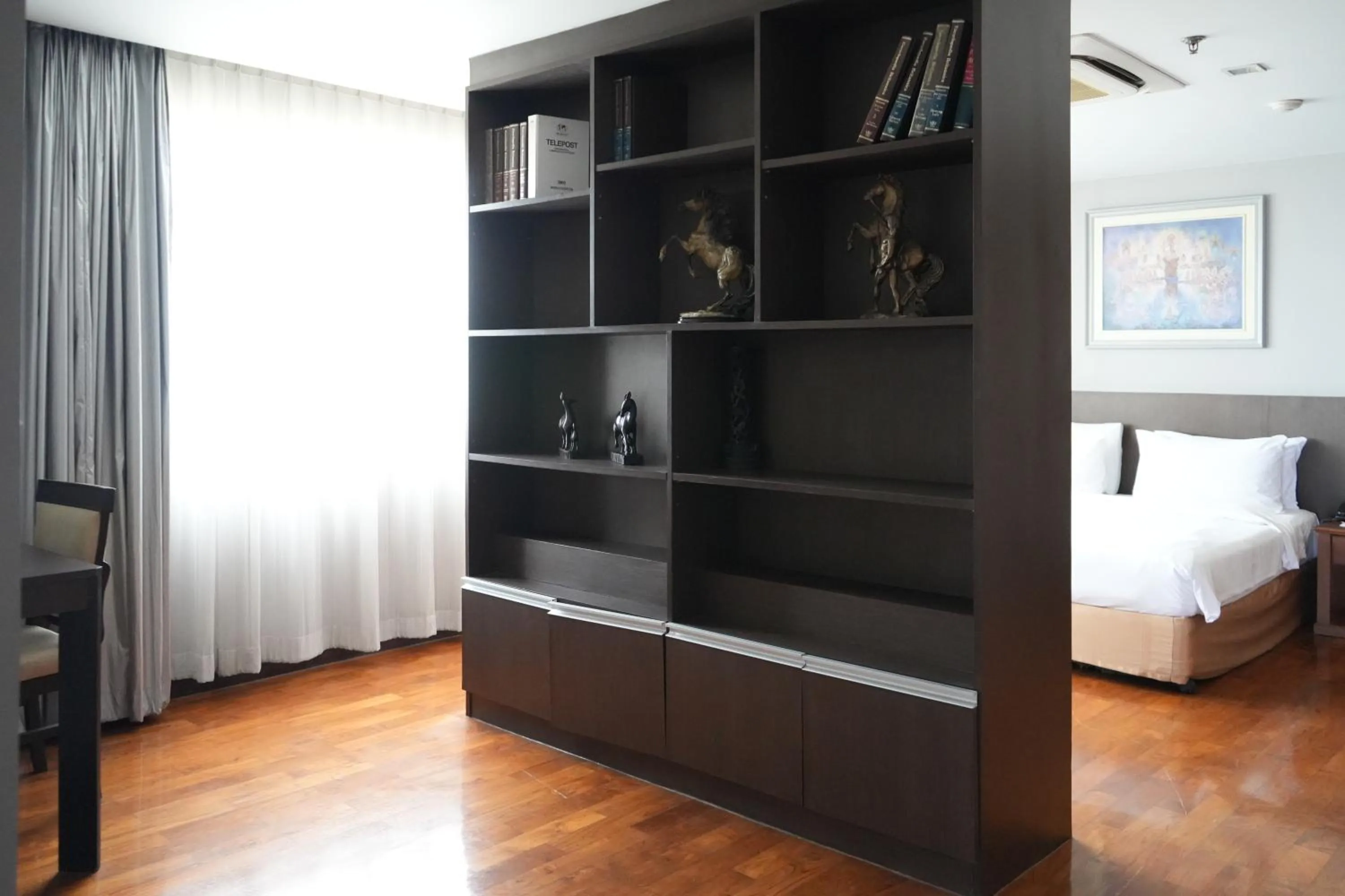 Bedroom, Bed in Royal Suite Hotel Bangkok