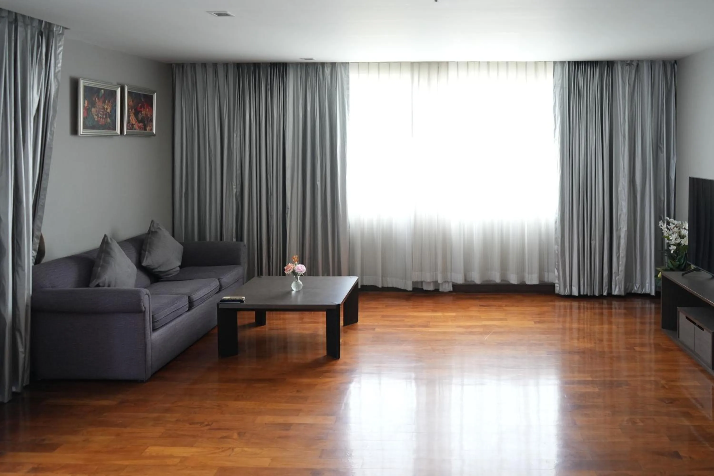 Seating area in Royal Suite Hotel Bangkok