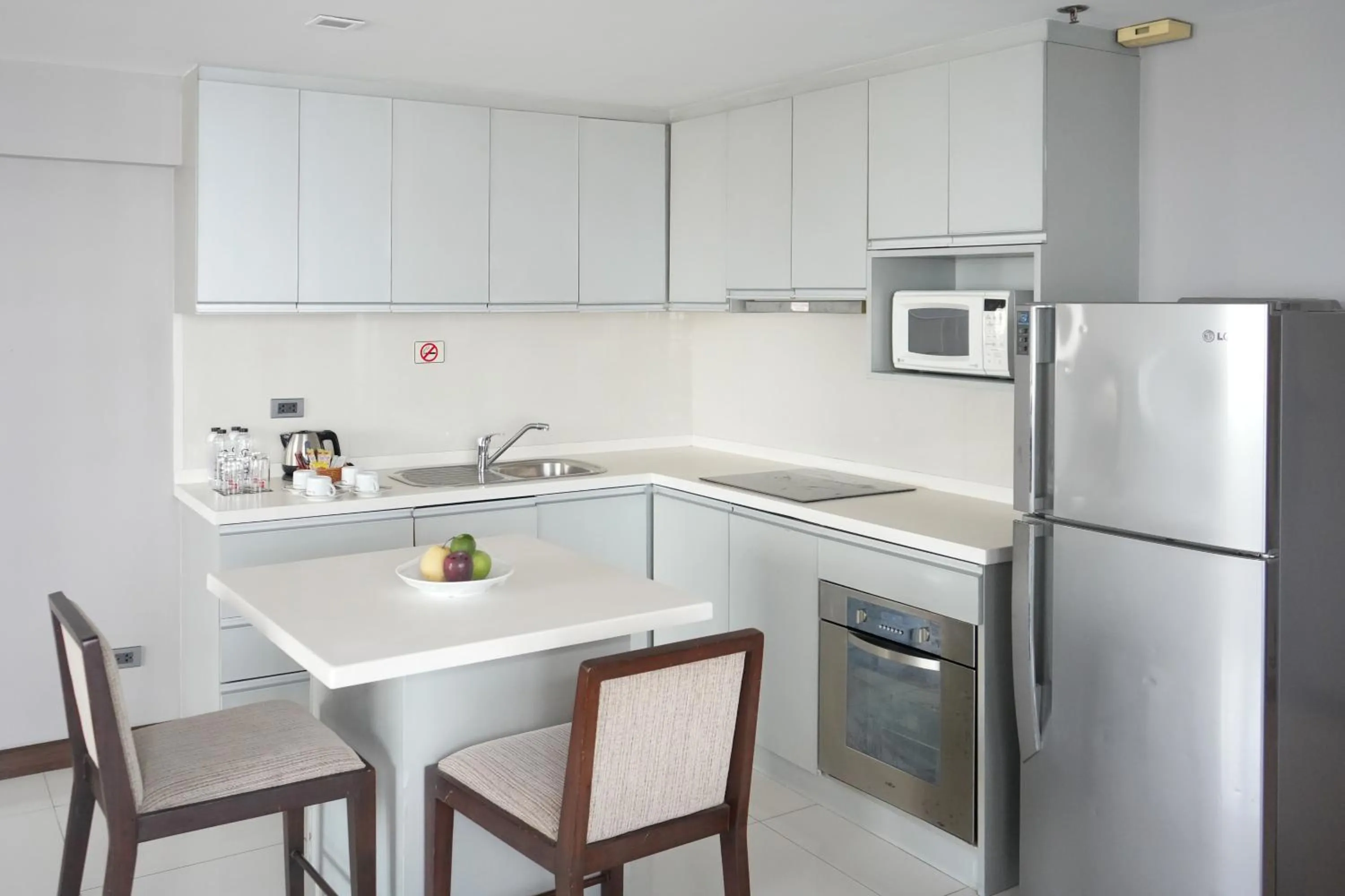 Dining area in Royal Suite Hotel Bangkok