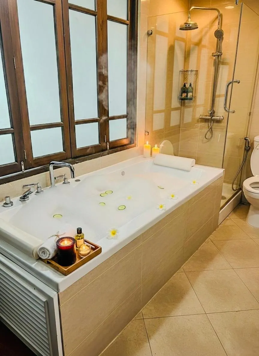 Bath in Royal Suite Hotel Bangkok