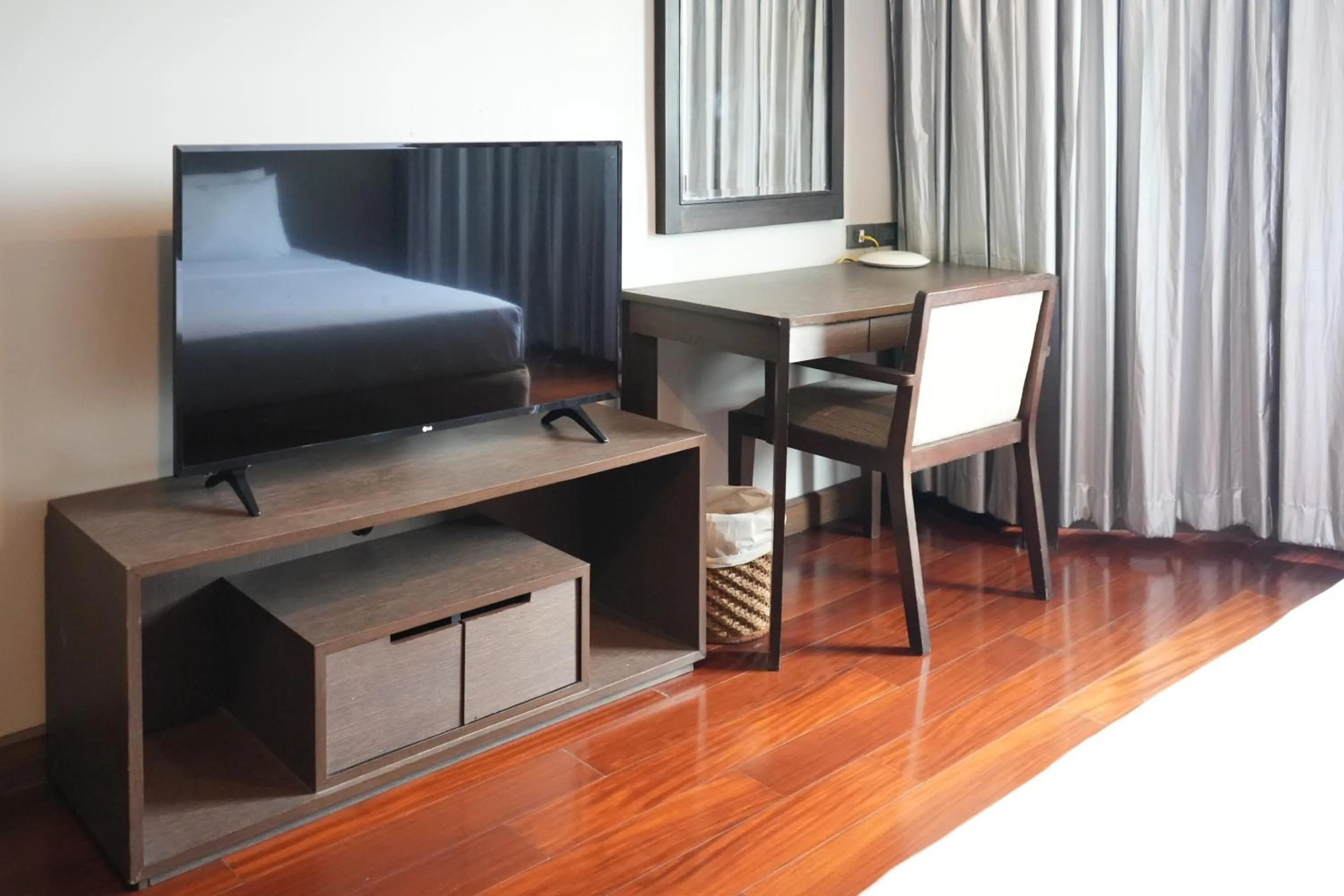 TV and multimedia in Royal Suite Hotel Bangkok