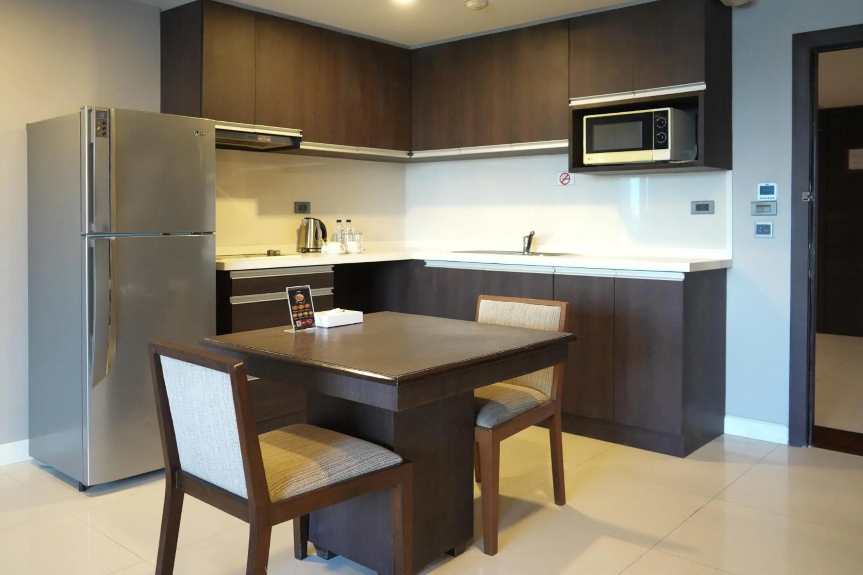 Dining area in Royal Suite Hotel Bangkok