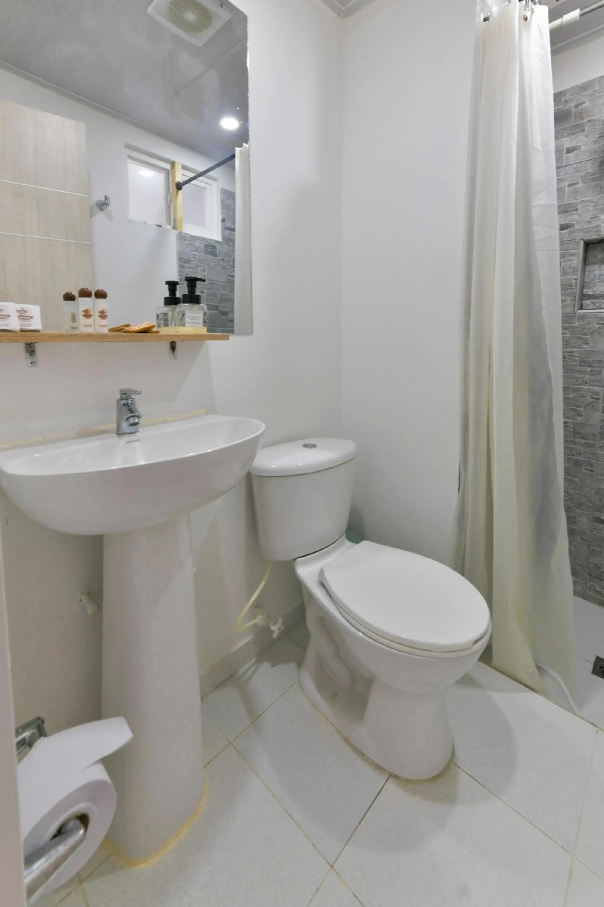 Toilet in Hotel Las Lunas