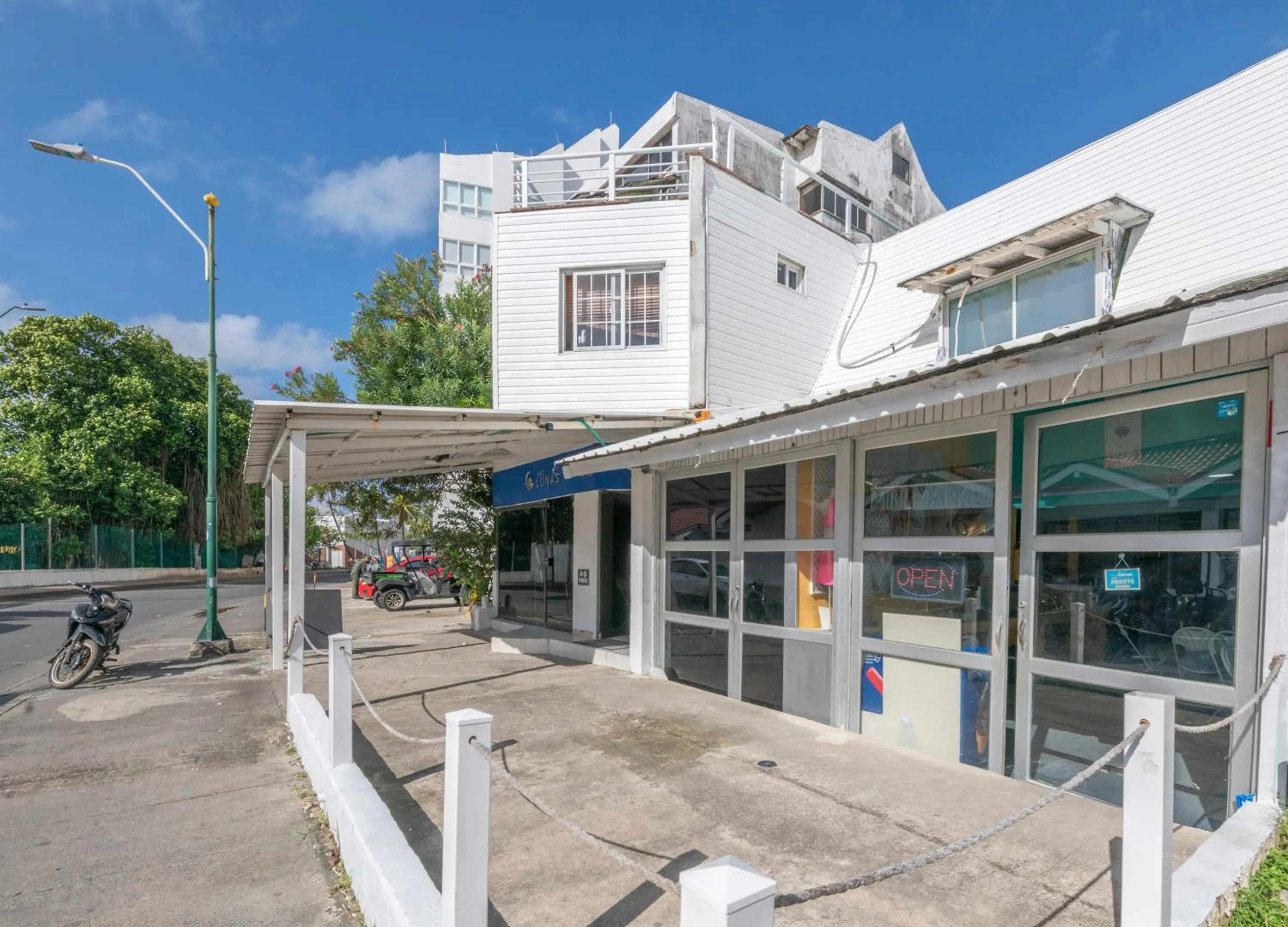 Property building in Hotel Las Lunas