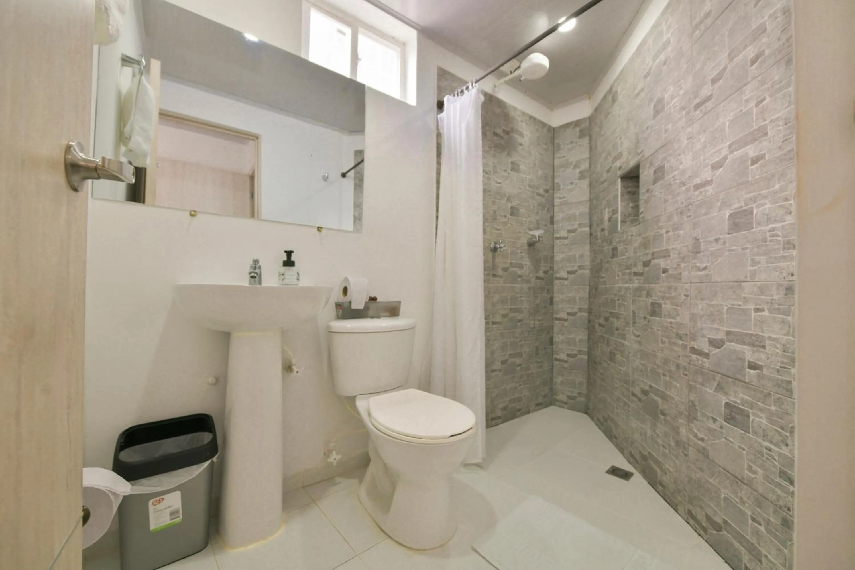 Shower in Hotel Las Lunas