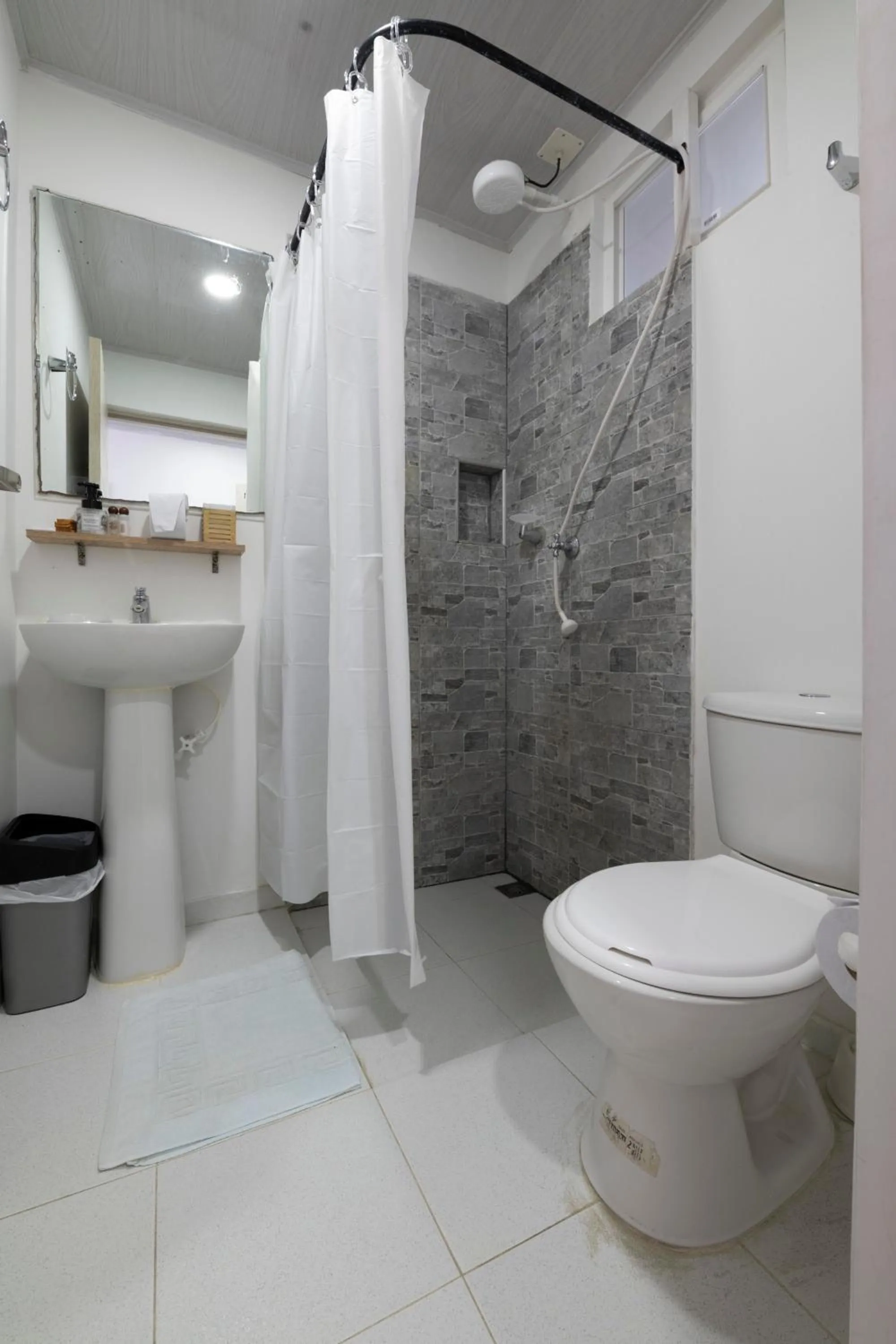 Shower in Hotel Las Lunas