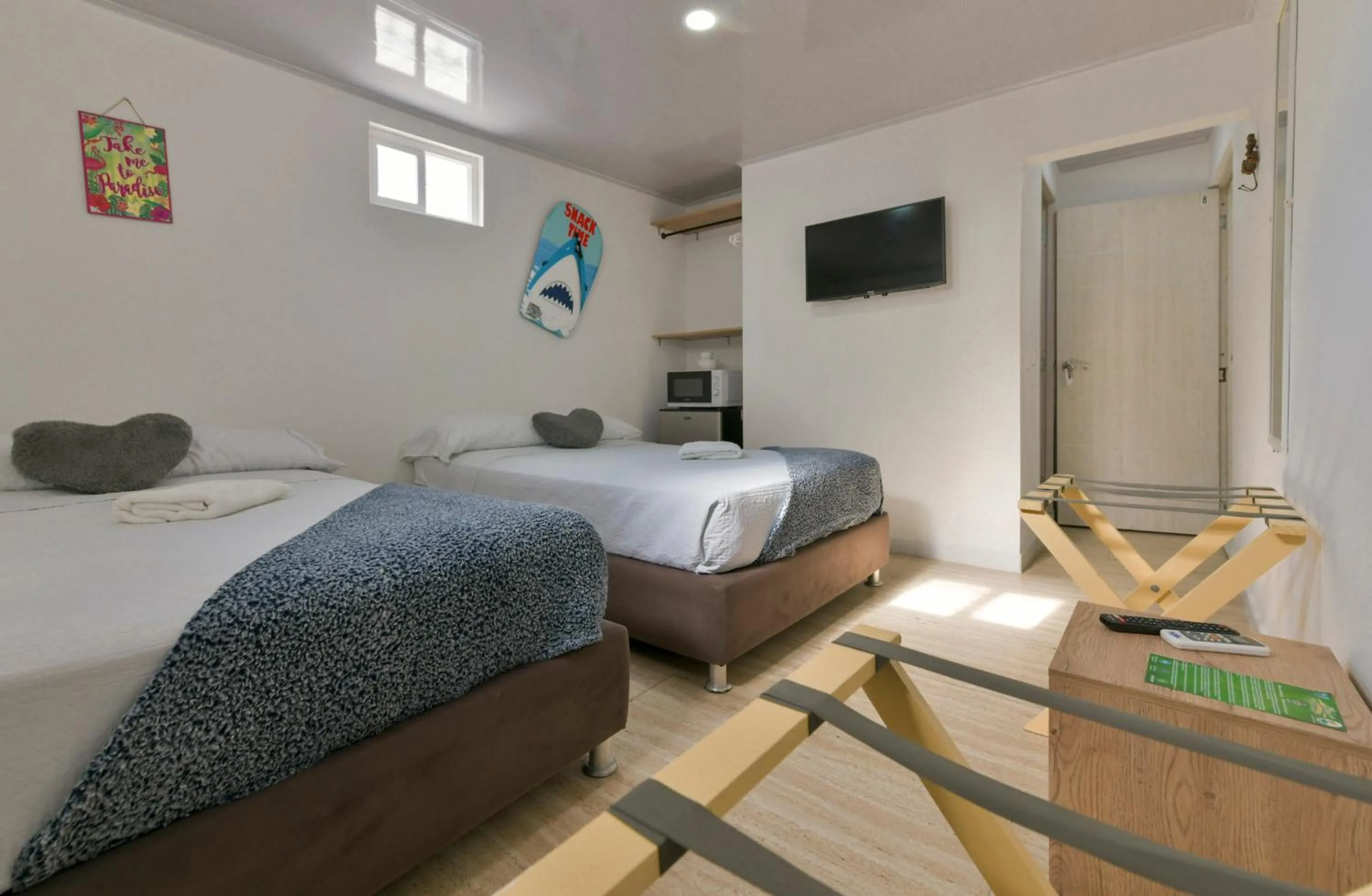 Communal lounge/ TV room, Bed in Hotel Las Lunas