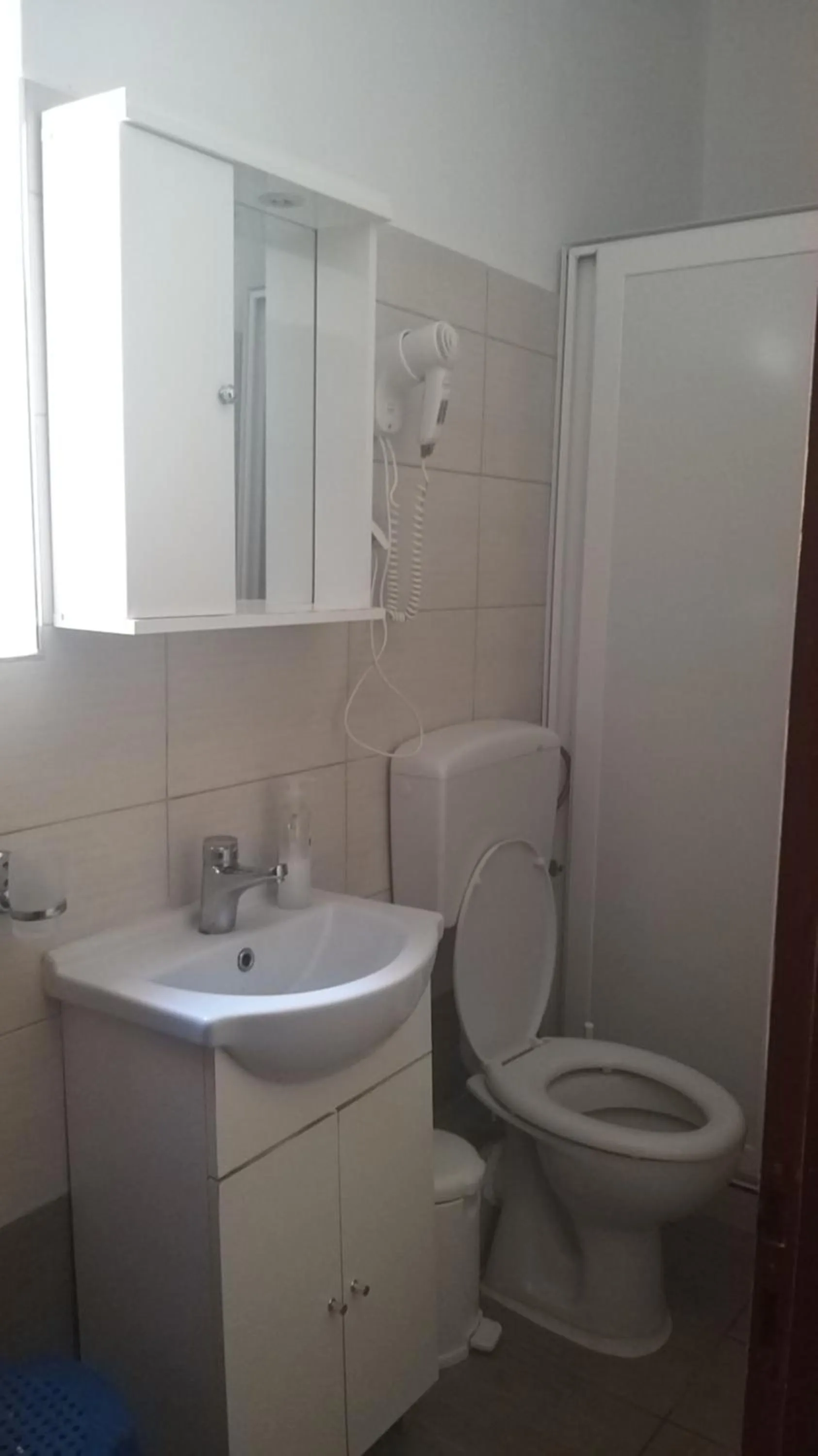 Bathroom in Nikos Hotel