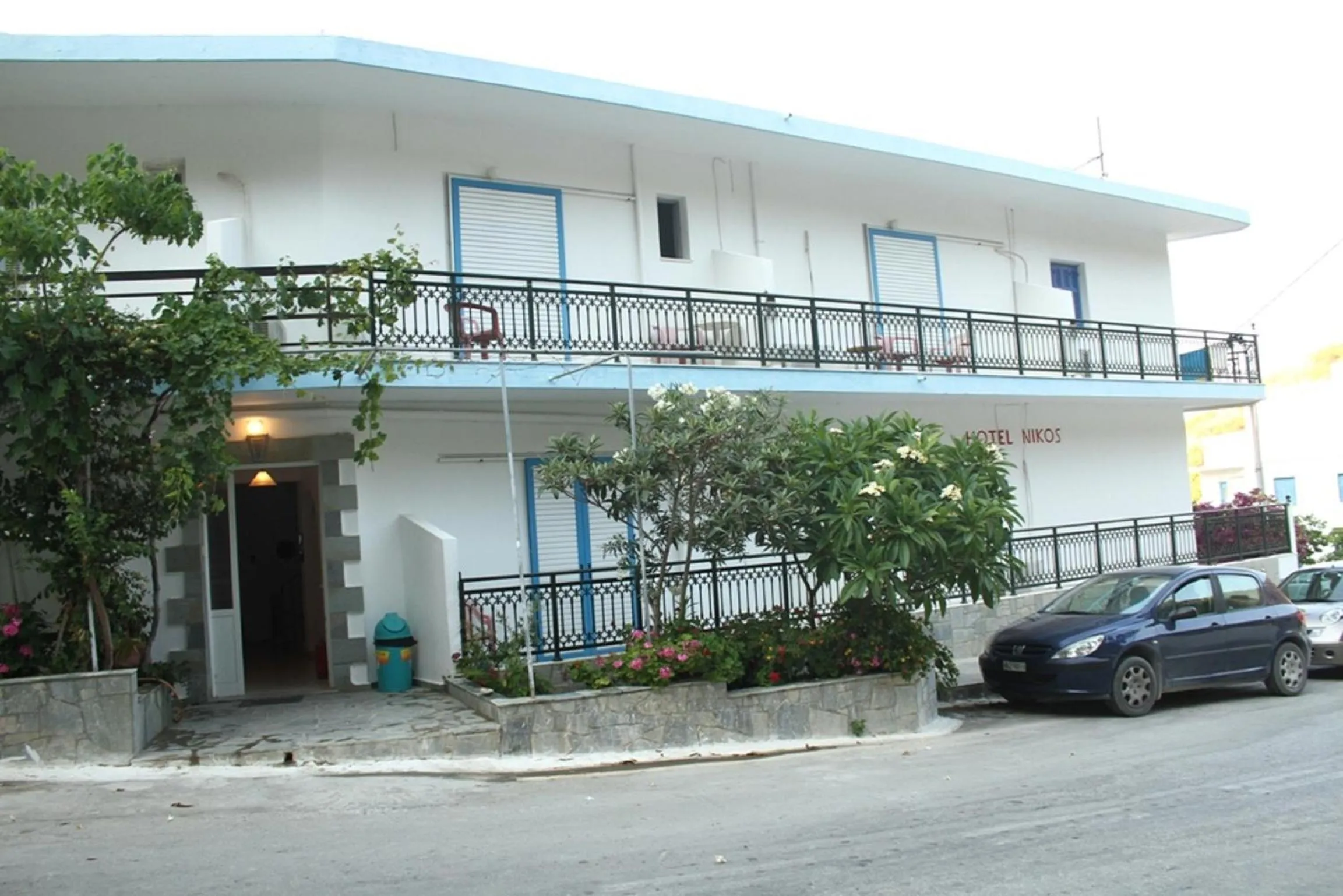 Facade/entrance in Nikos Hotel