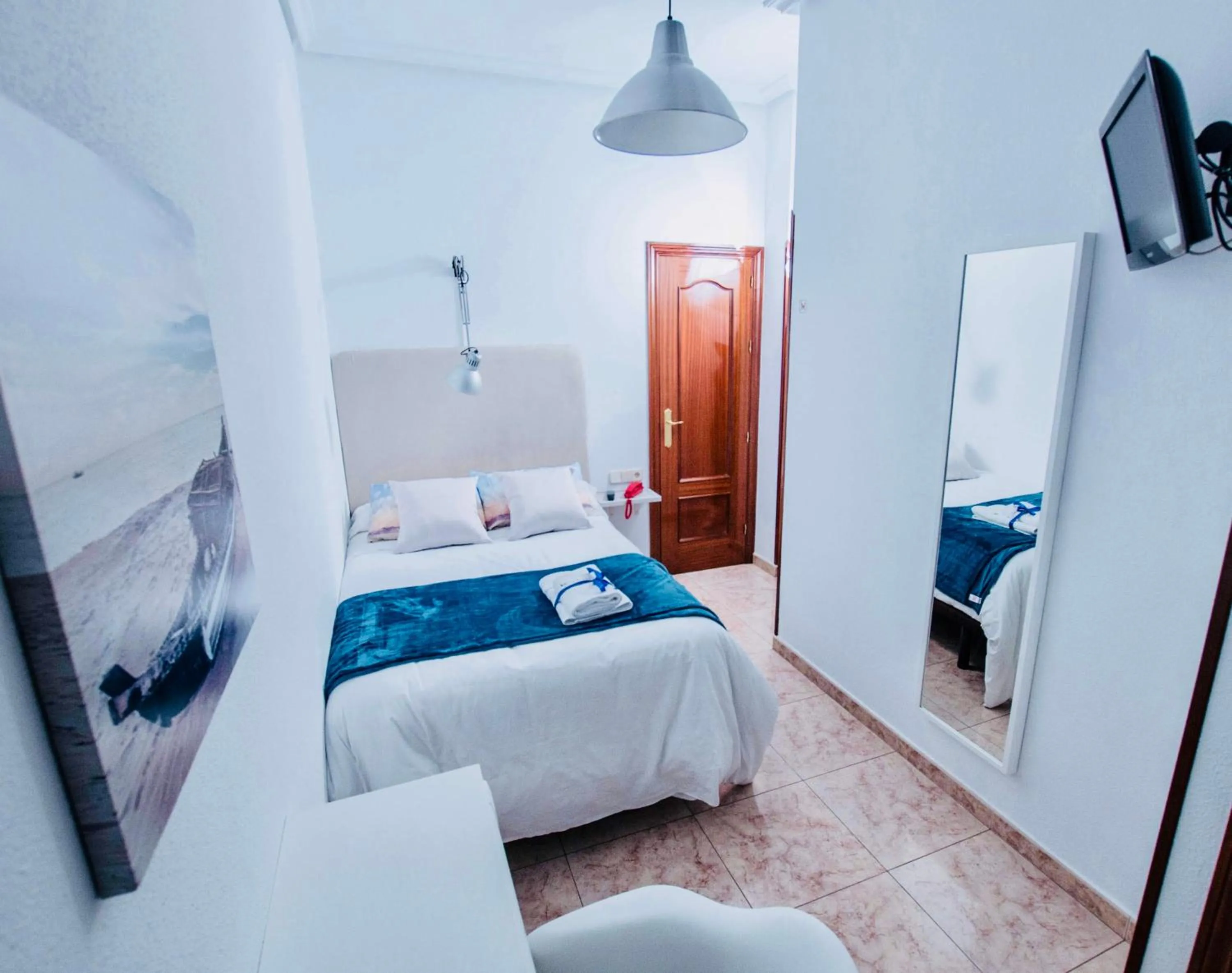 Photo of the whole room, Bed in Vázquez de Mella Gran Vía