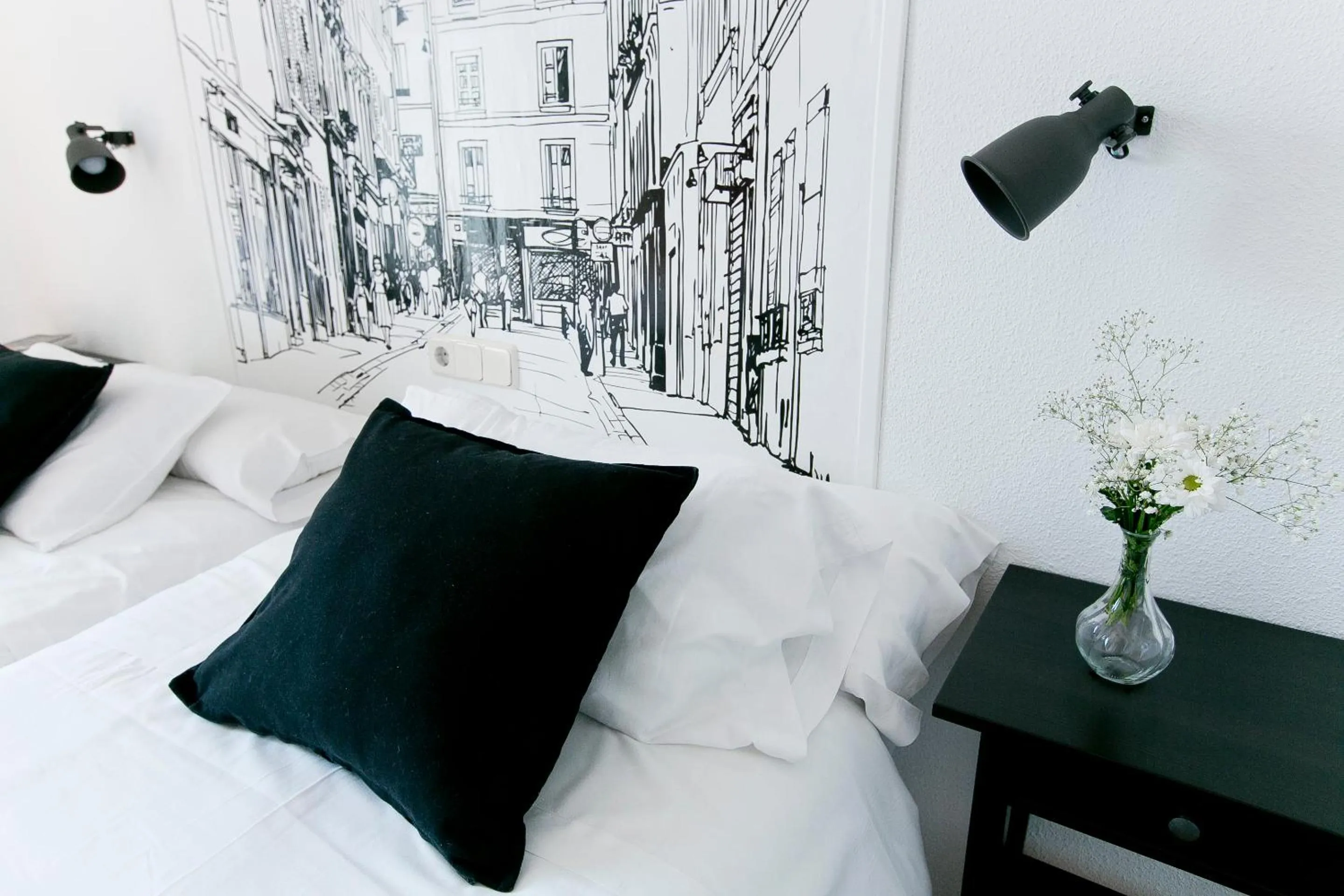 Decorative detail, Bed in Vázquez de Mella Gran Vía