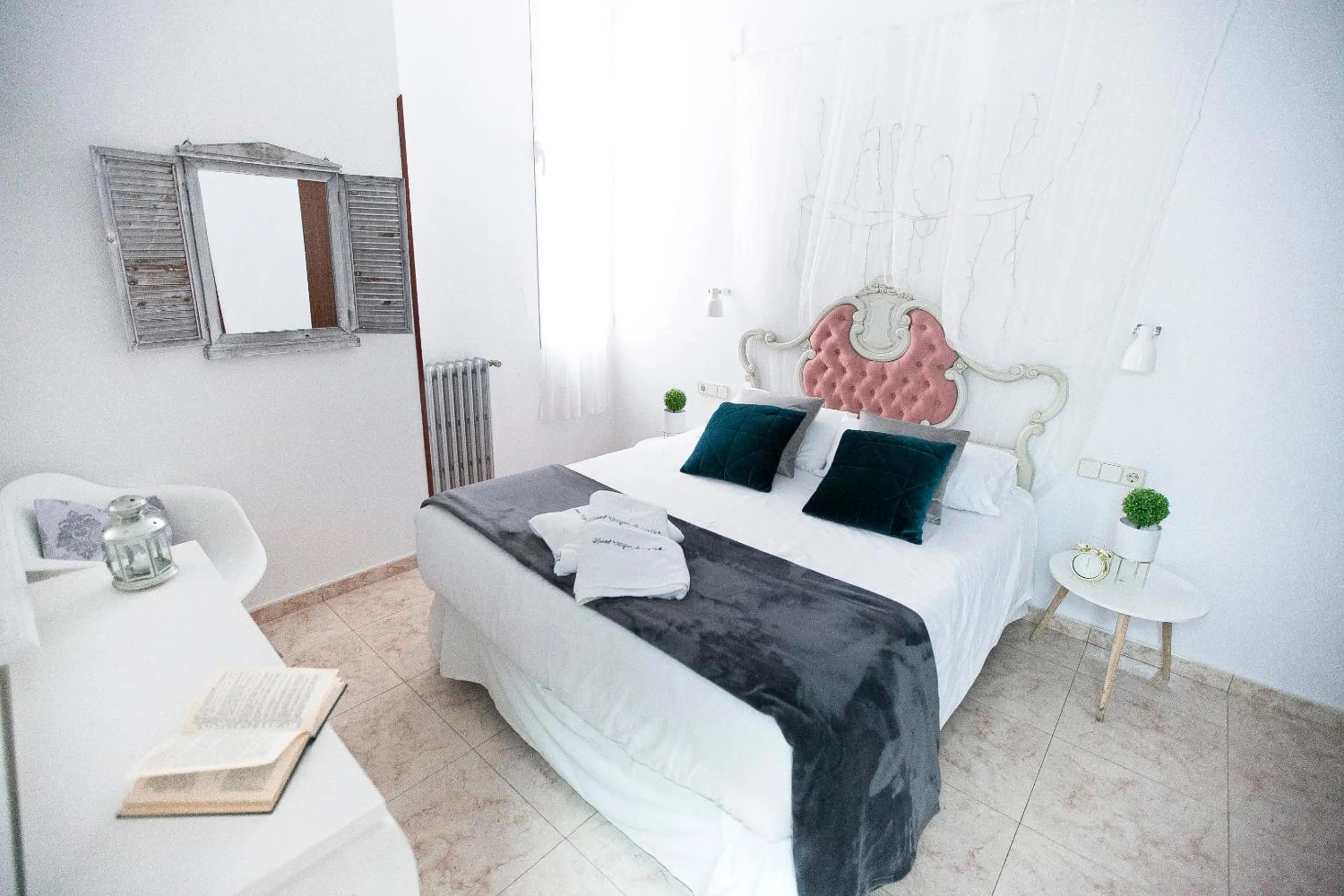 Bedroom, Bed in Vázquez de Mella Gran Vía