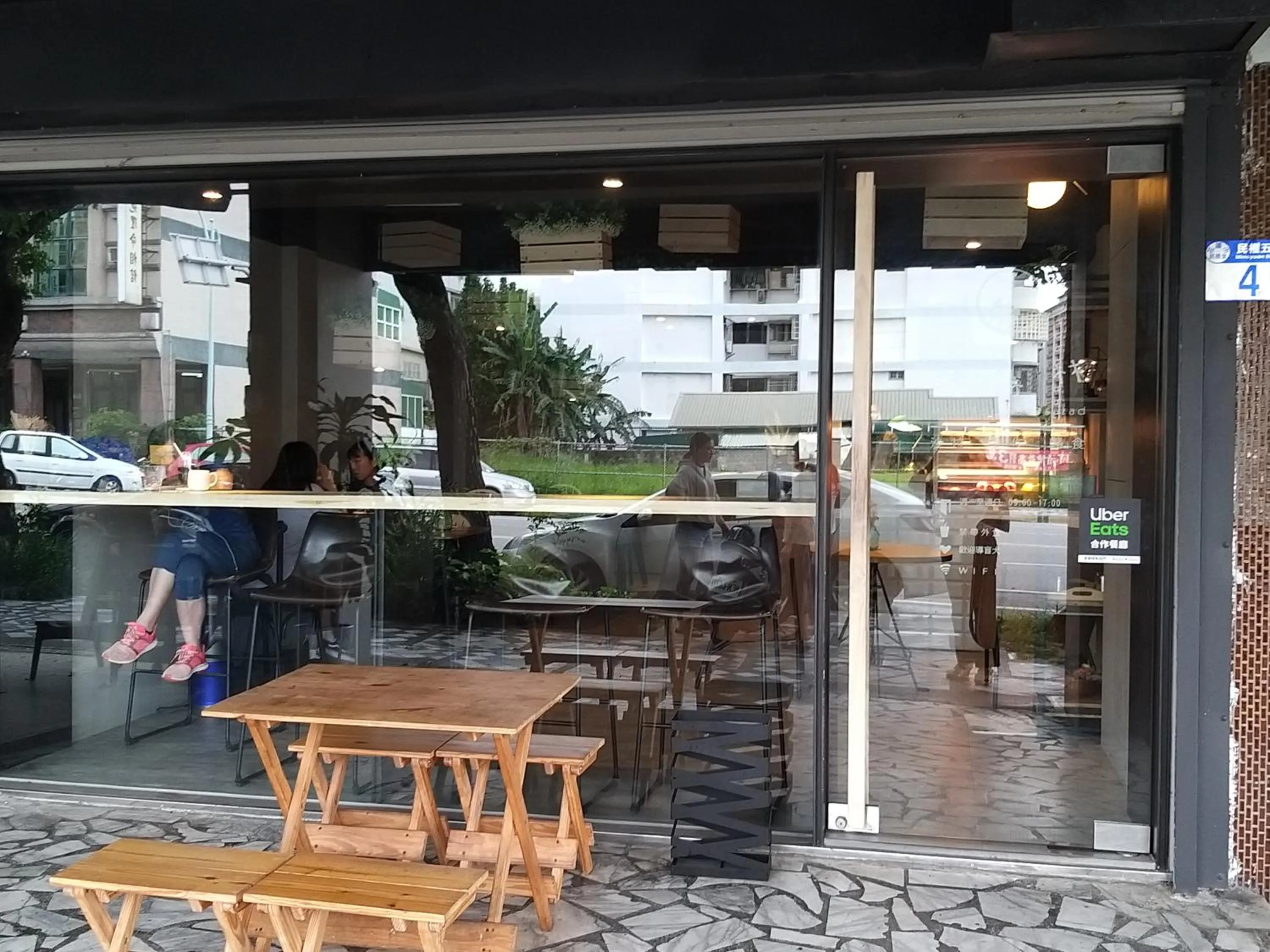 Restaurant/places to eat in Guan Lun Hotel