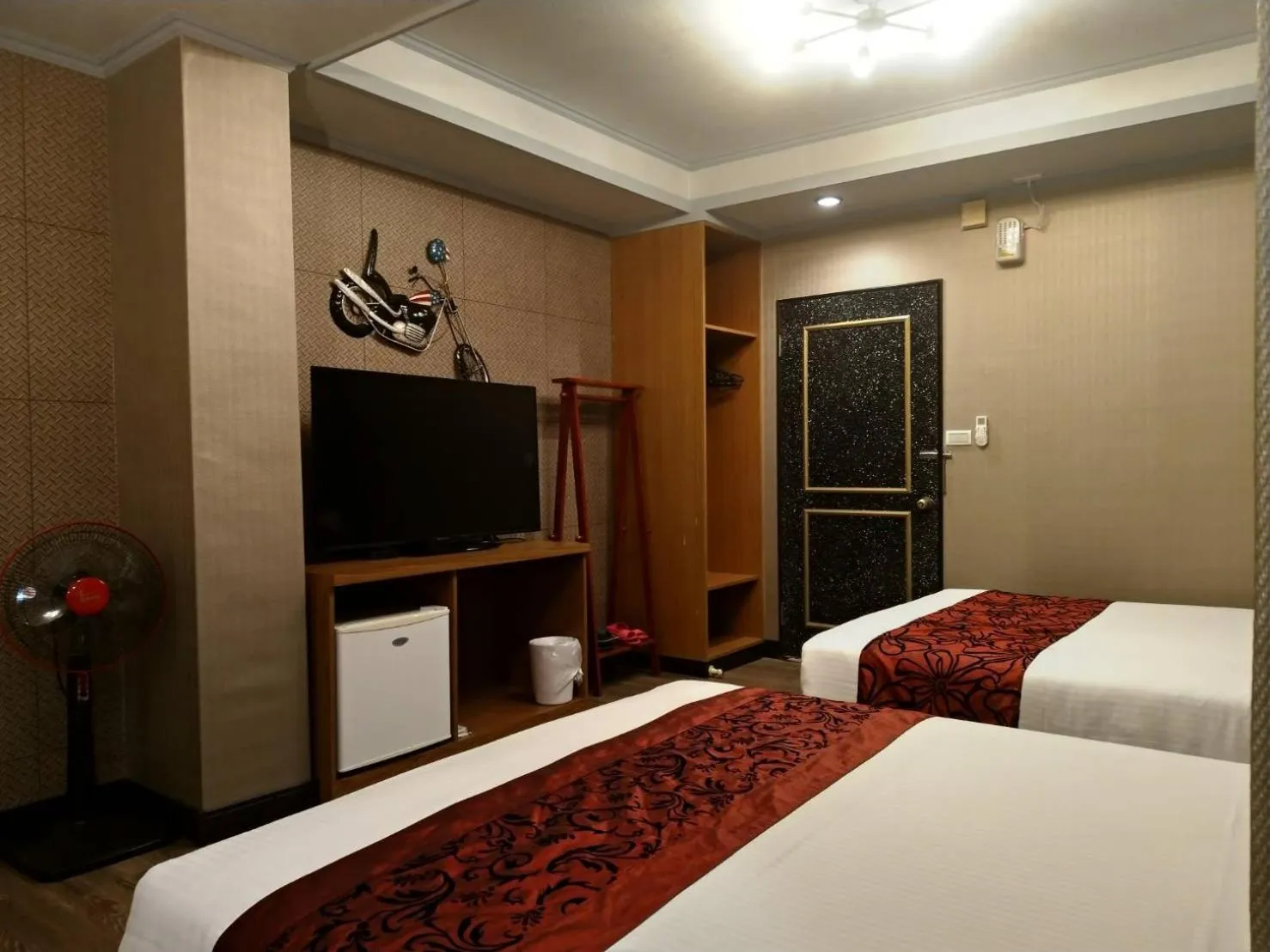 bunk bed, Bed in Guan Lun Hotel
