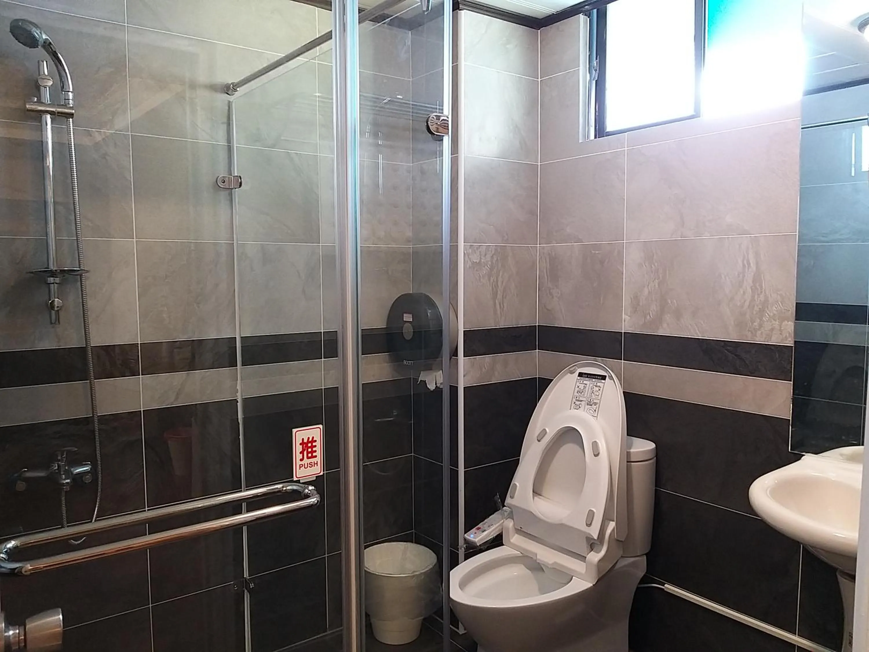 Bathroom in Guan Lun Hotel