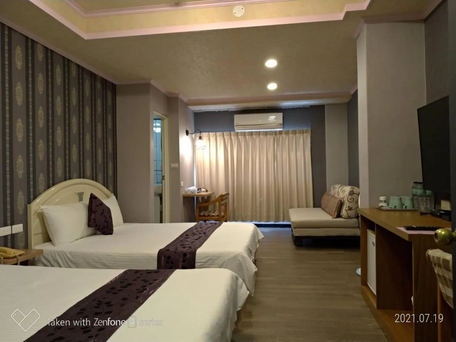 Bed in Guan Lun Hotel