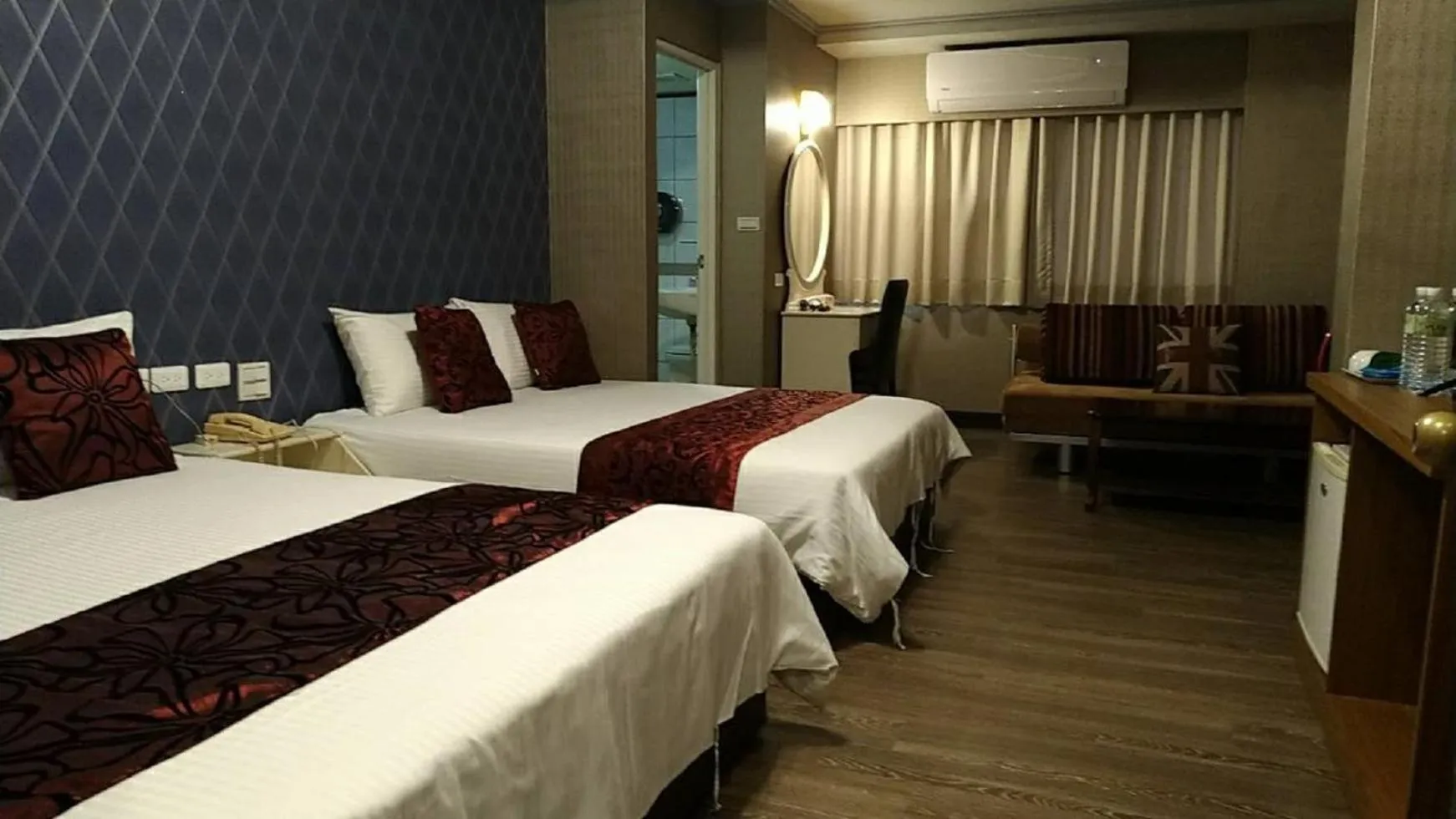 Decorative detail, Bed in Guan Lun Hotel