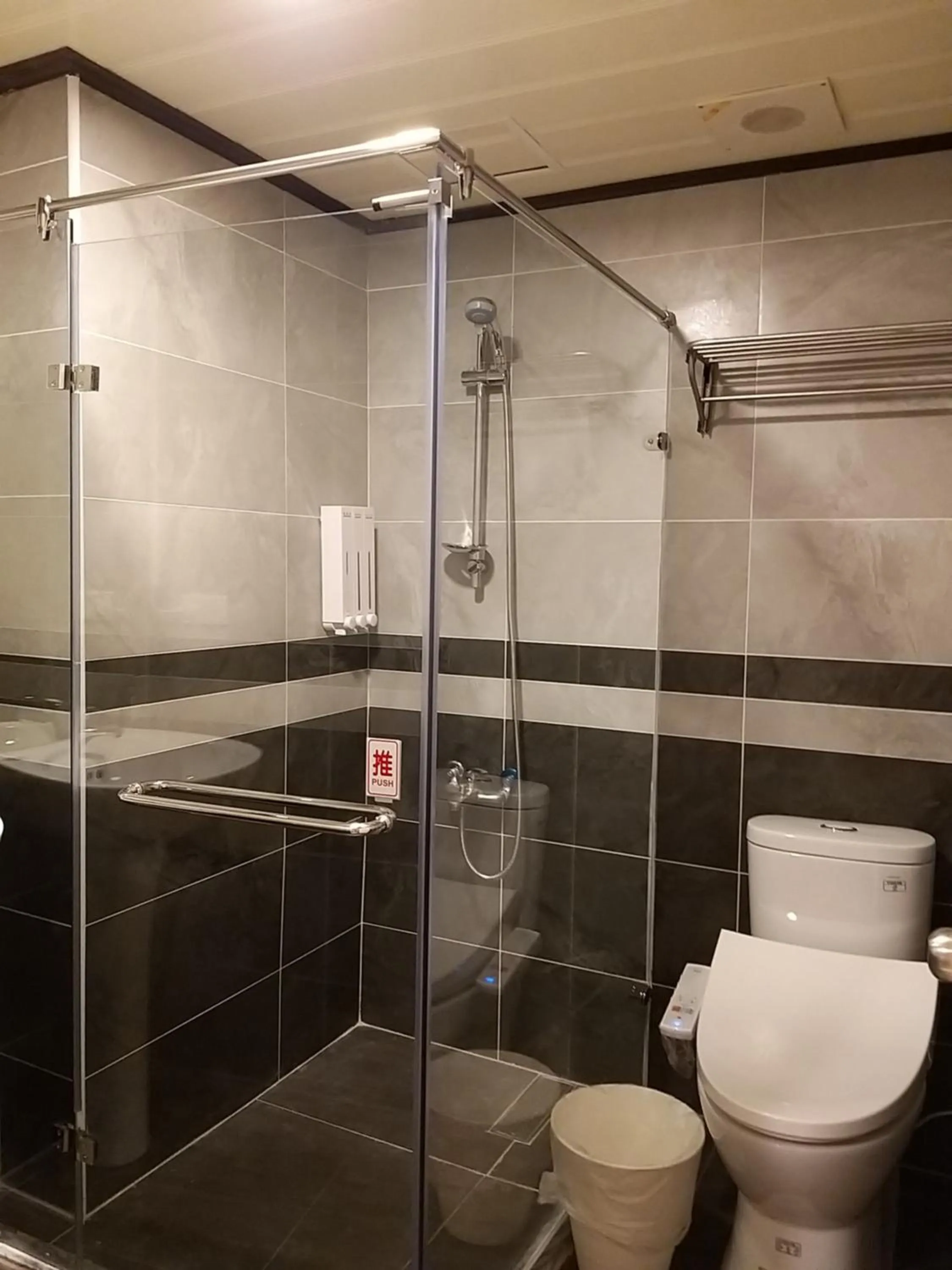 Bathroom in Guan Lun Hotel