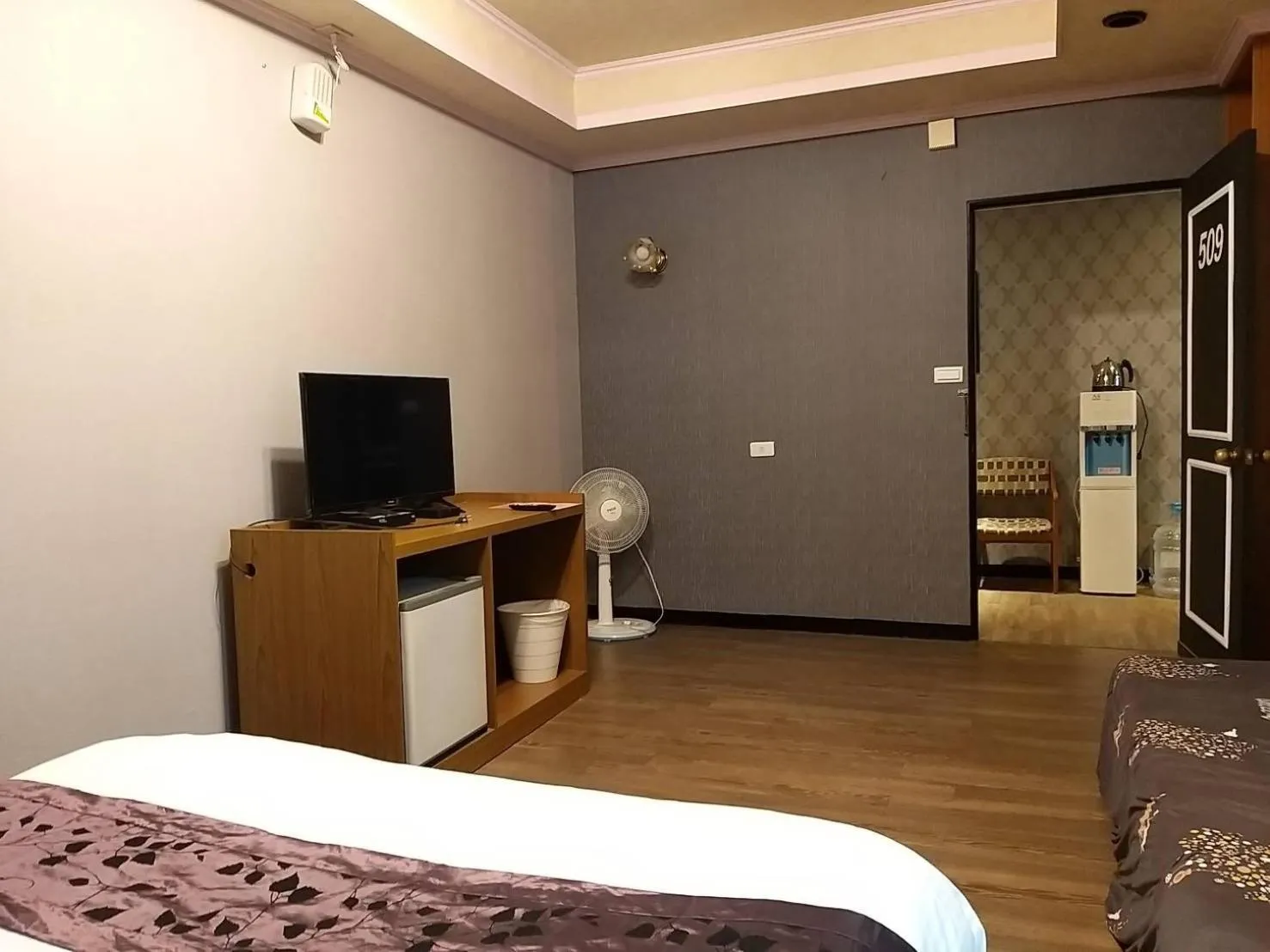 Decorative detail, Bed in Guan Lun Hotel