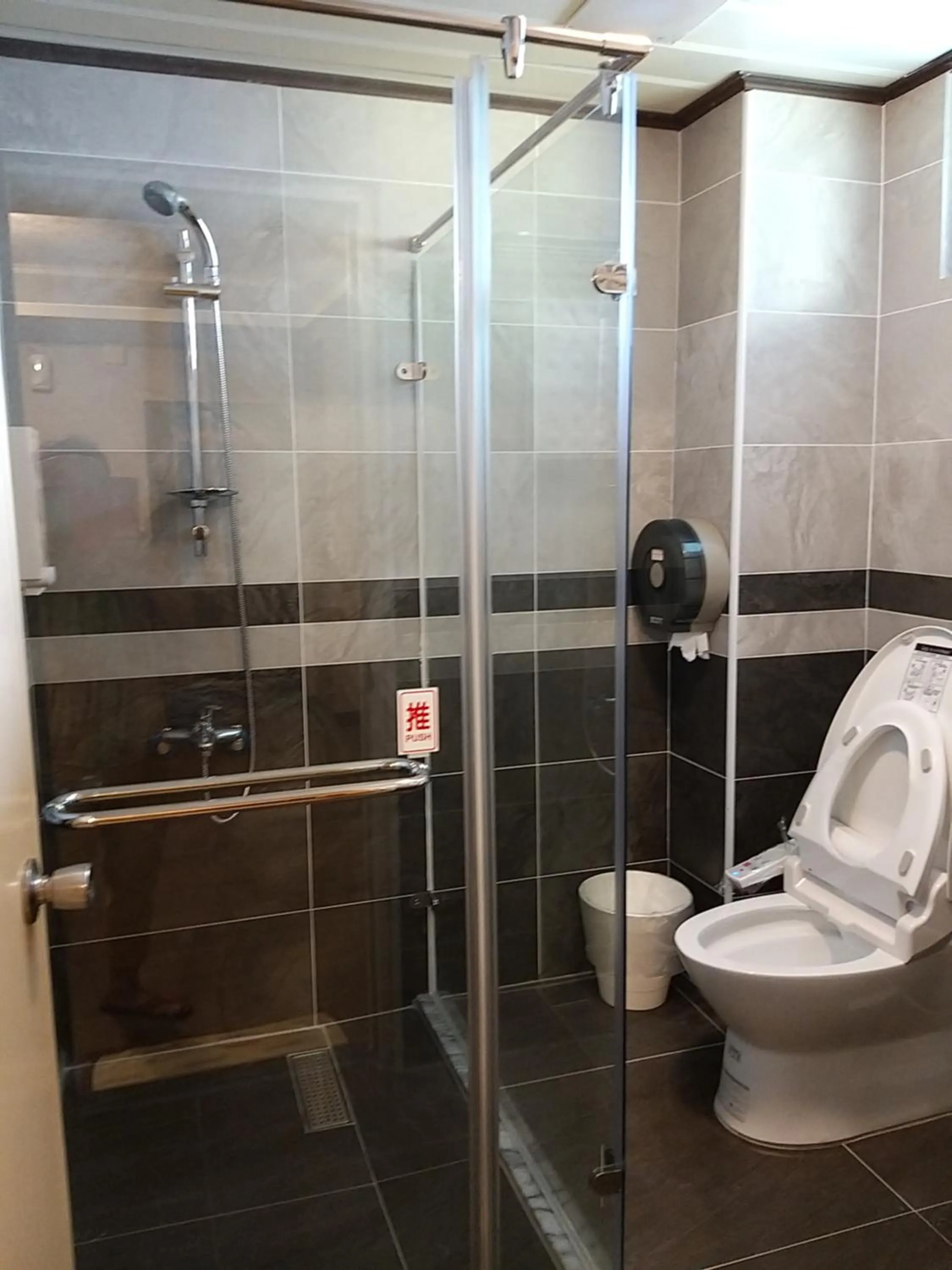 Bathroom in Guan Lun Hotel