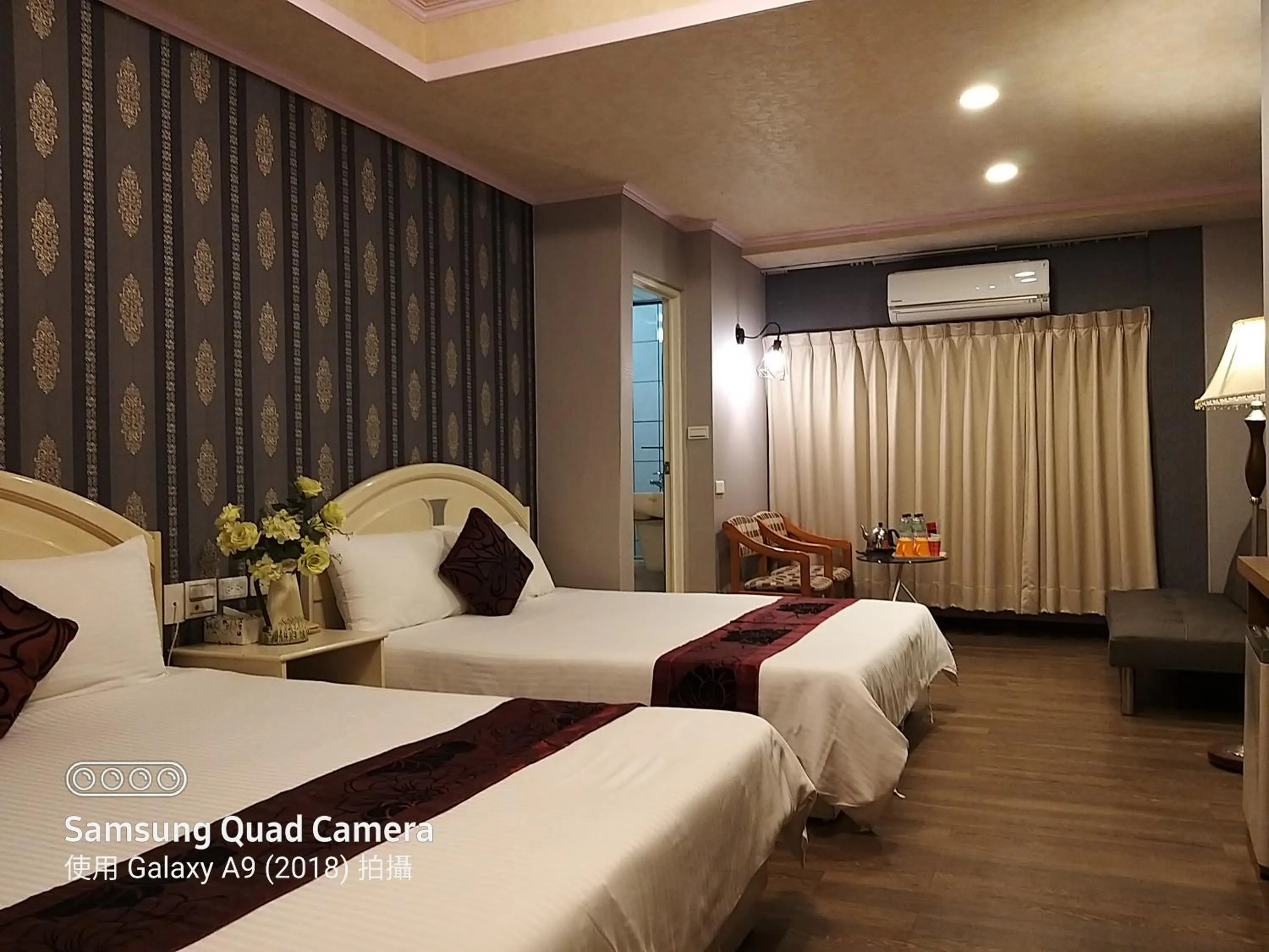 Photo of the whole room, Bed in Guan Lun Hotel