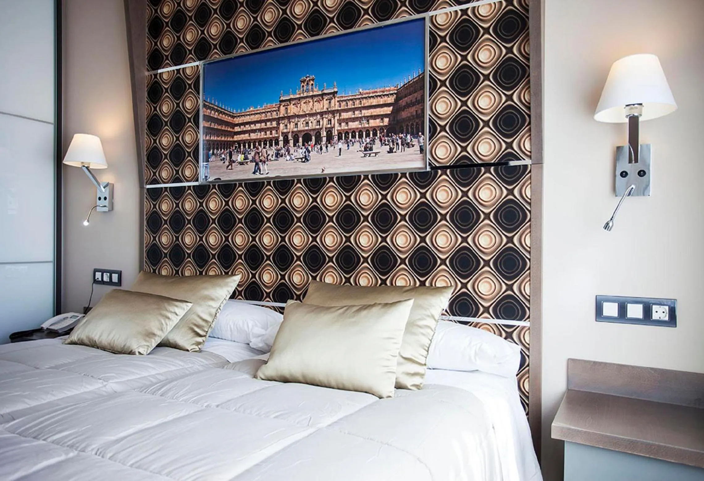 Decorative detail, Bed in Hostal Barcelona