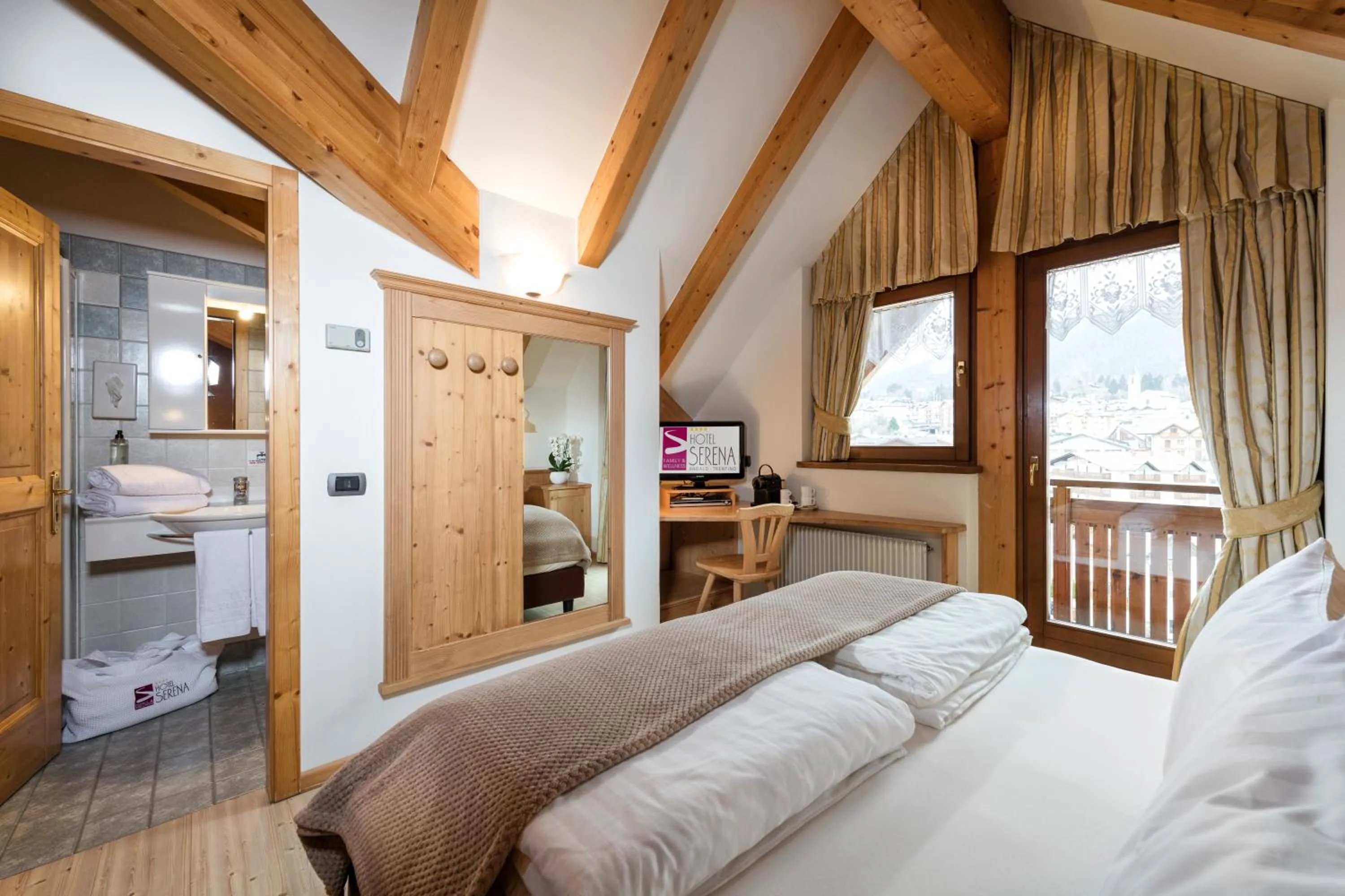 Bed in Family Hotel Serena