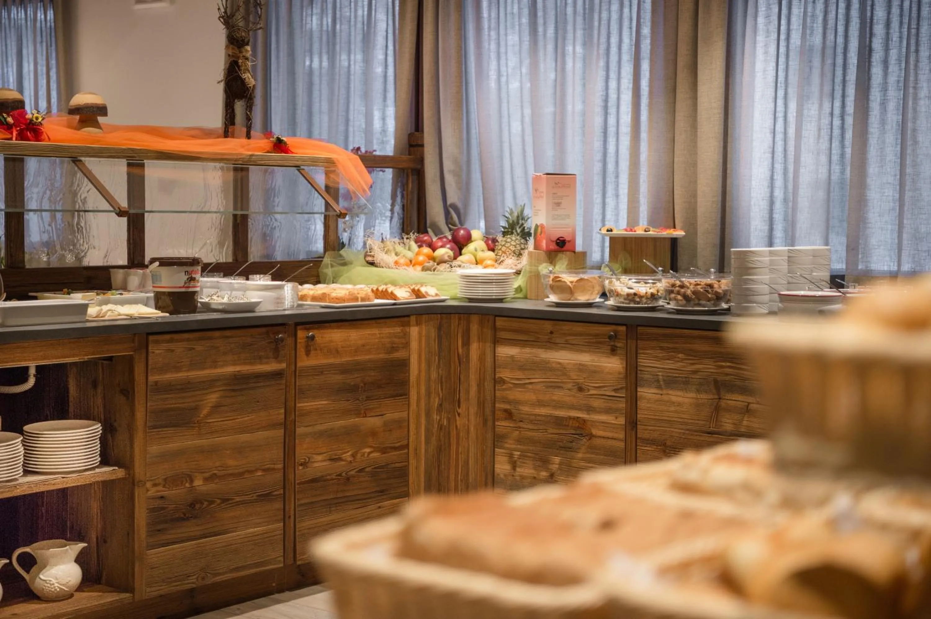 Restaurant/places to eat in Family Hotel Serena